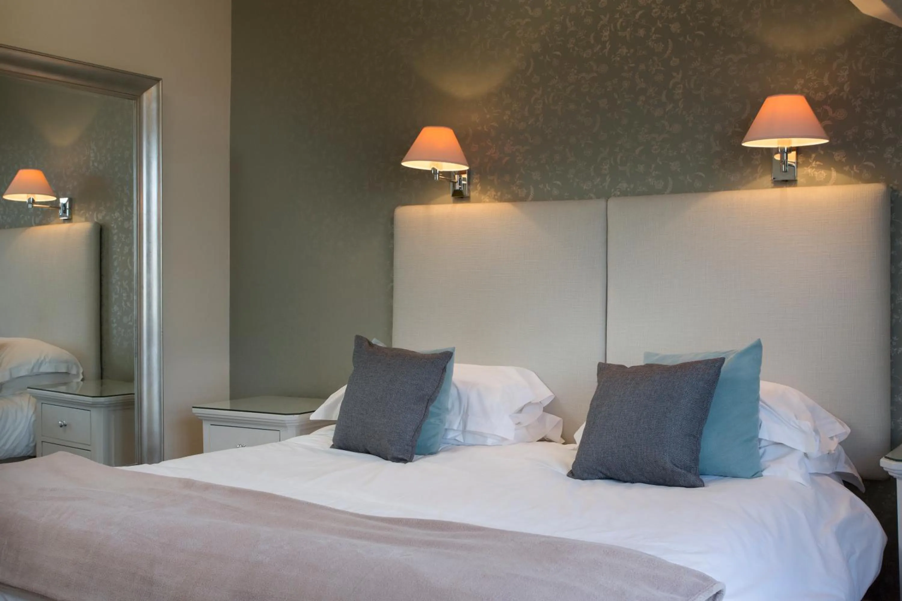 Photo of the whole room, Bed in The Bell Hotel