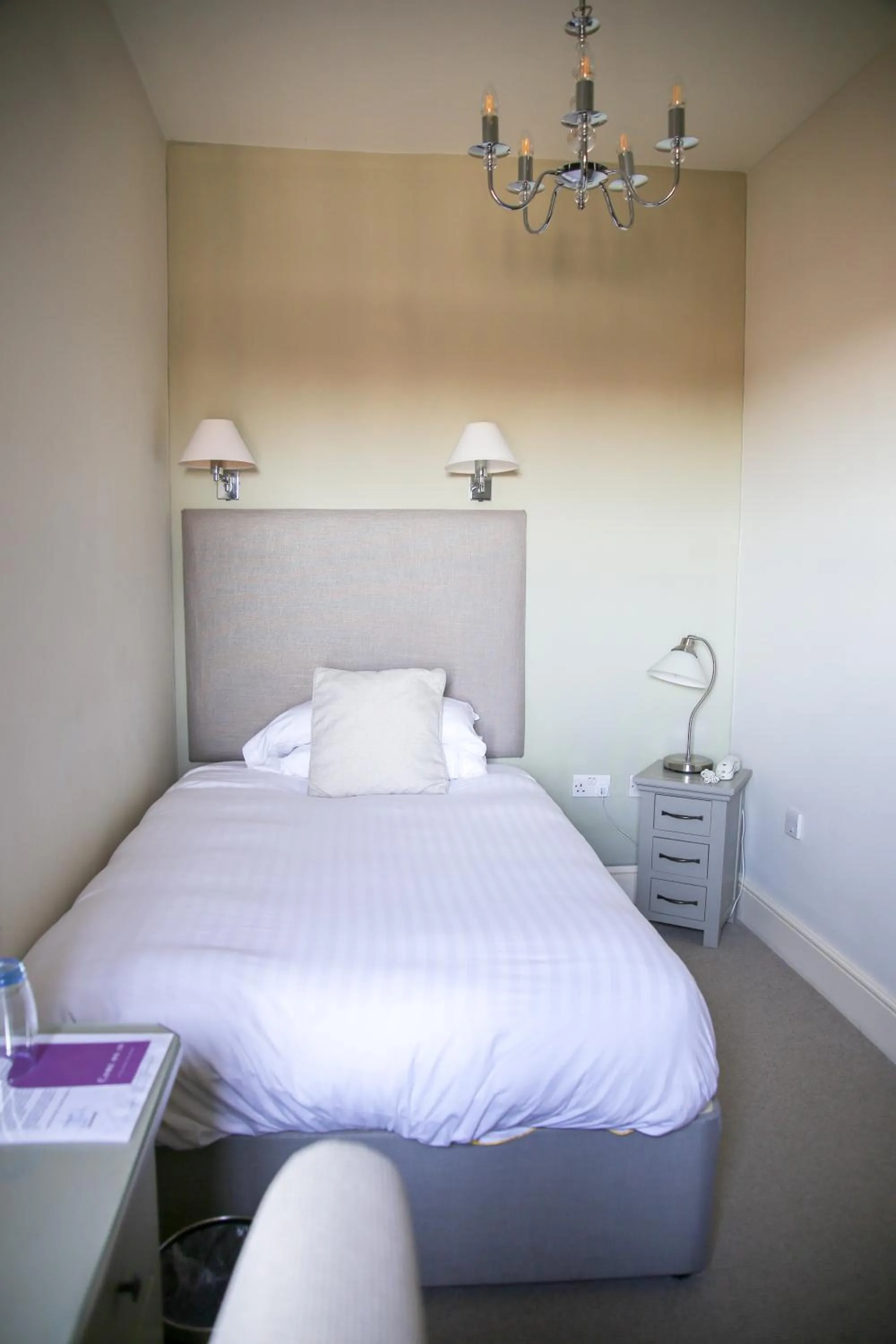 Bedroom, Bed in The Bell Hotel