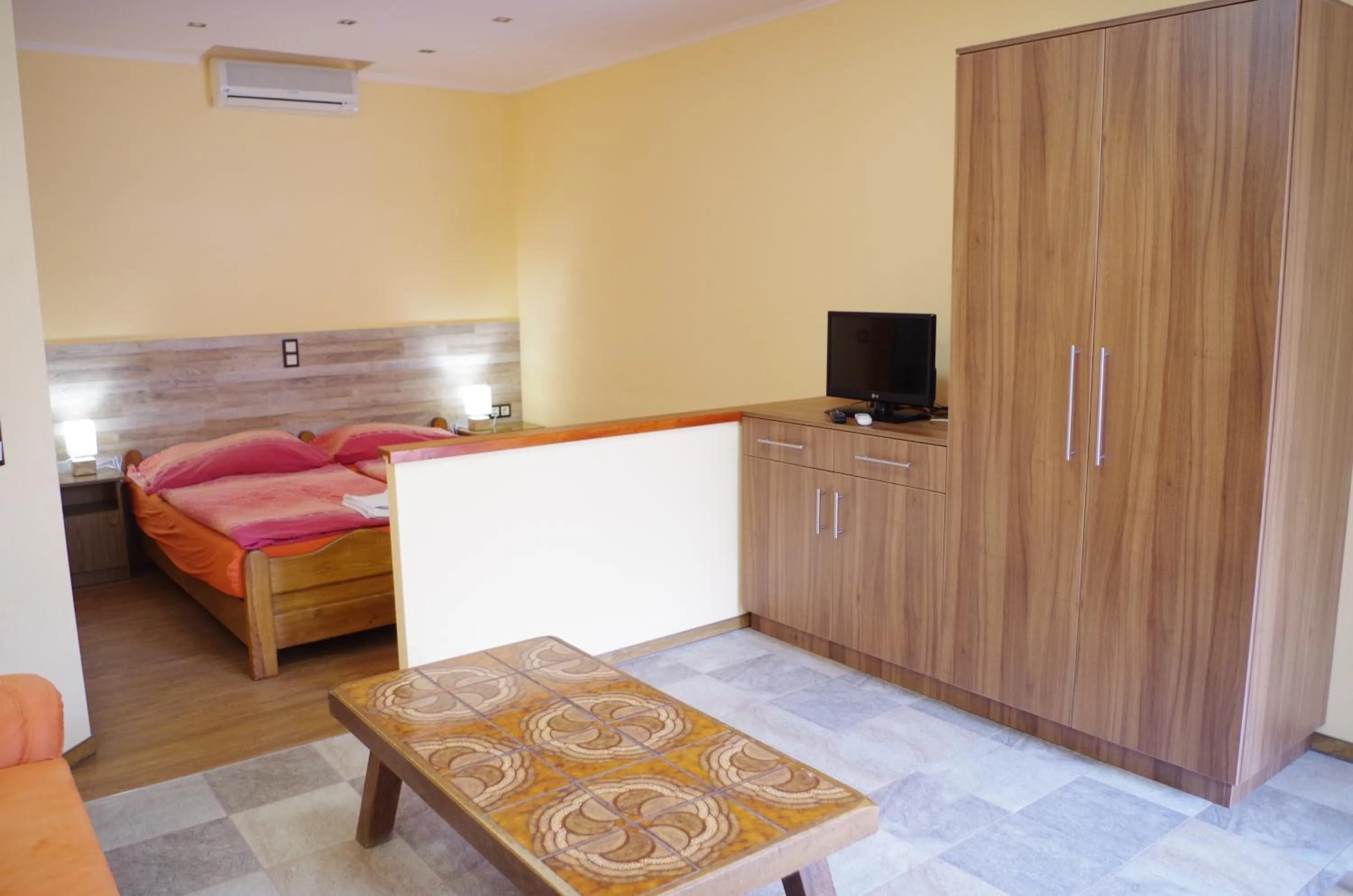 Photo of the whole room, Bed in Aranyhal Apartman