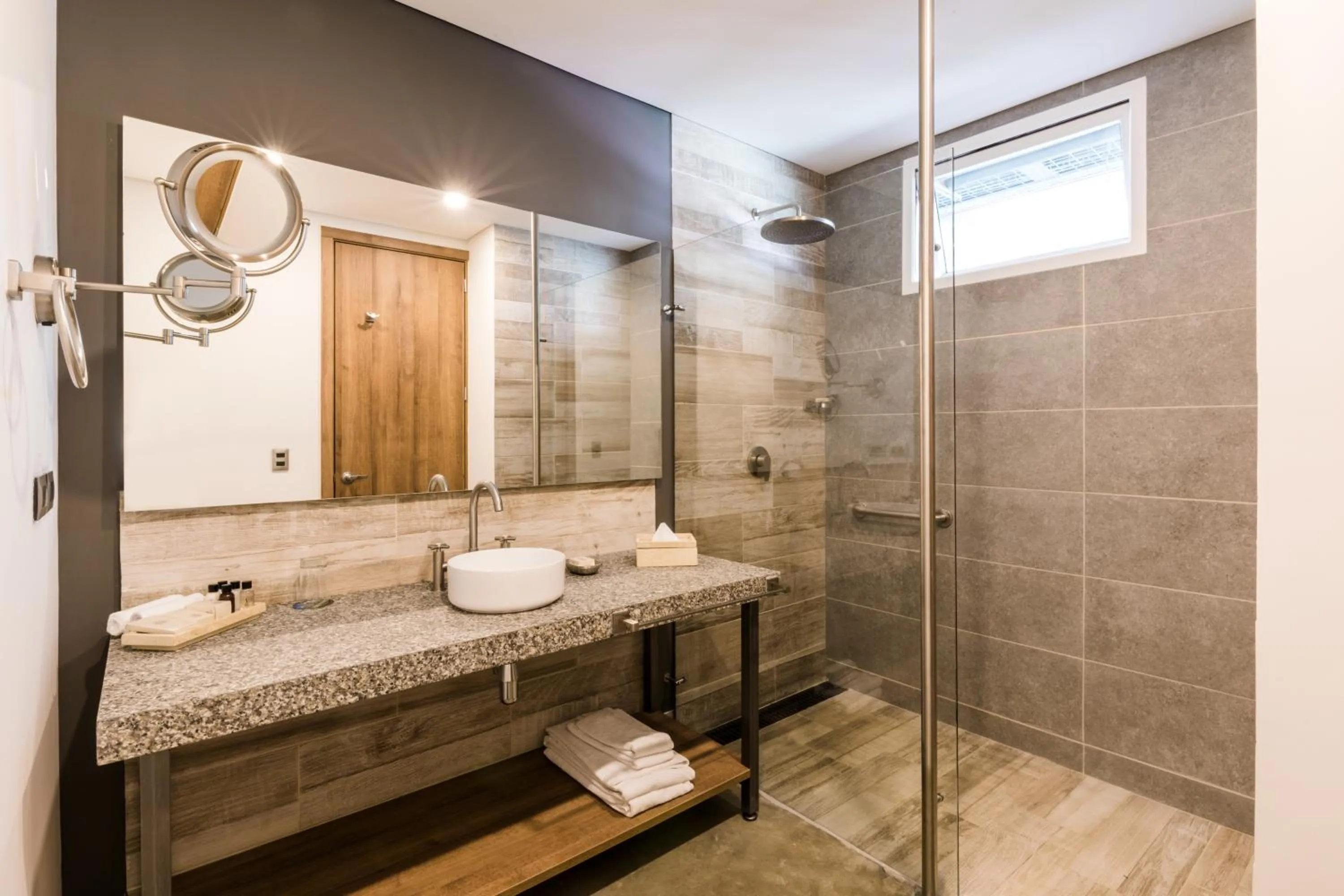 Bathroom in Hotel Spirito by Spiwak Chipichape