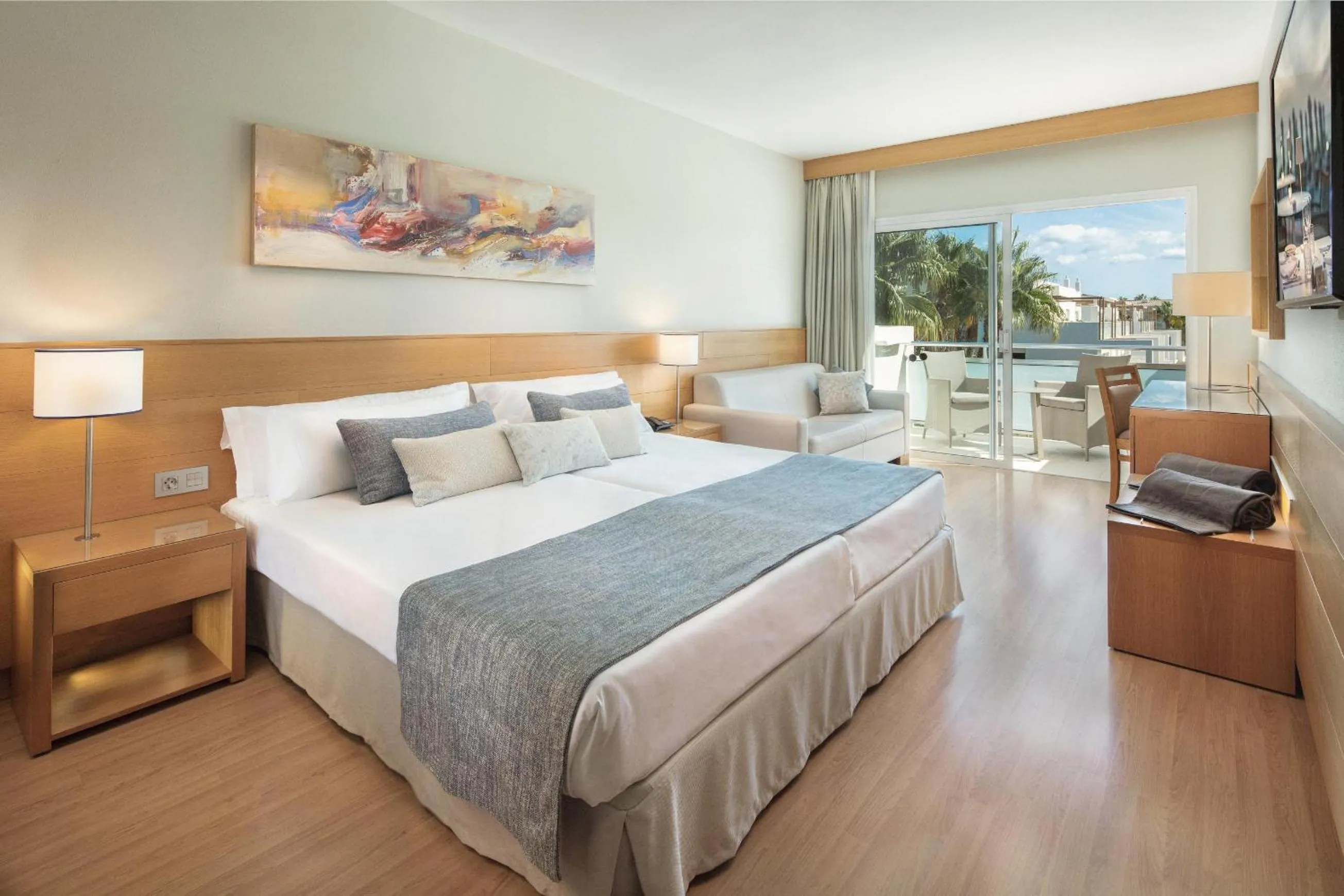 Photo of the whole room, Bed in Maspalomas Princess