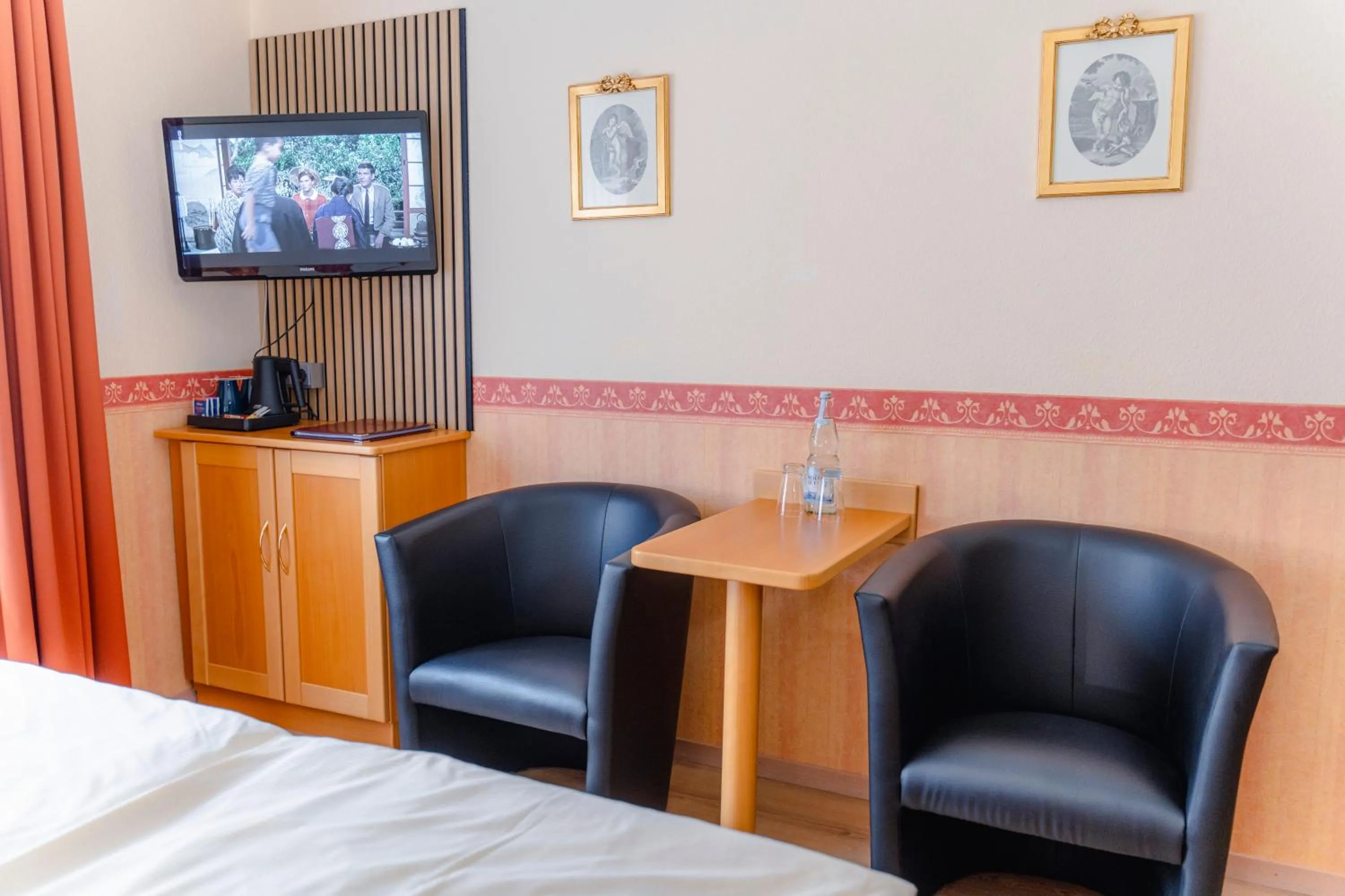 Photo of the whole room, Bed in Hotel Unter den Linden