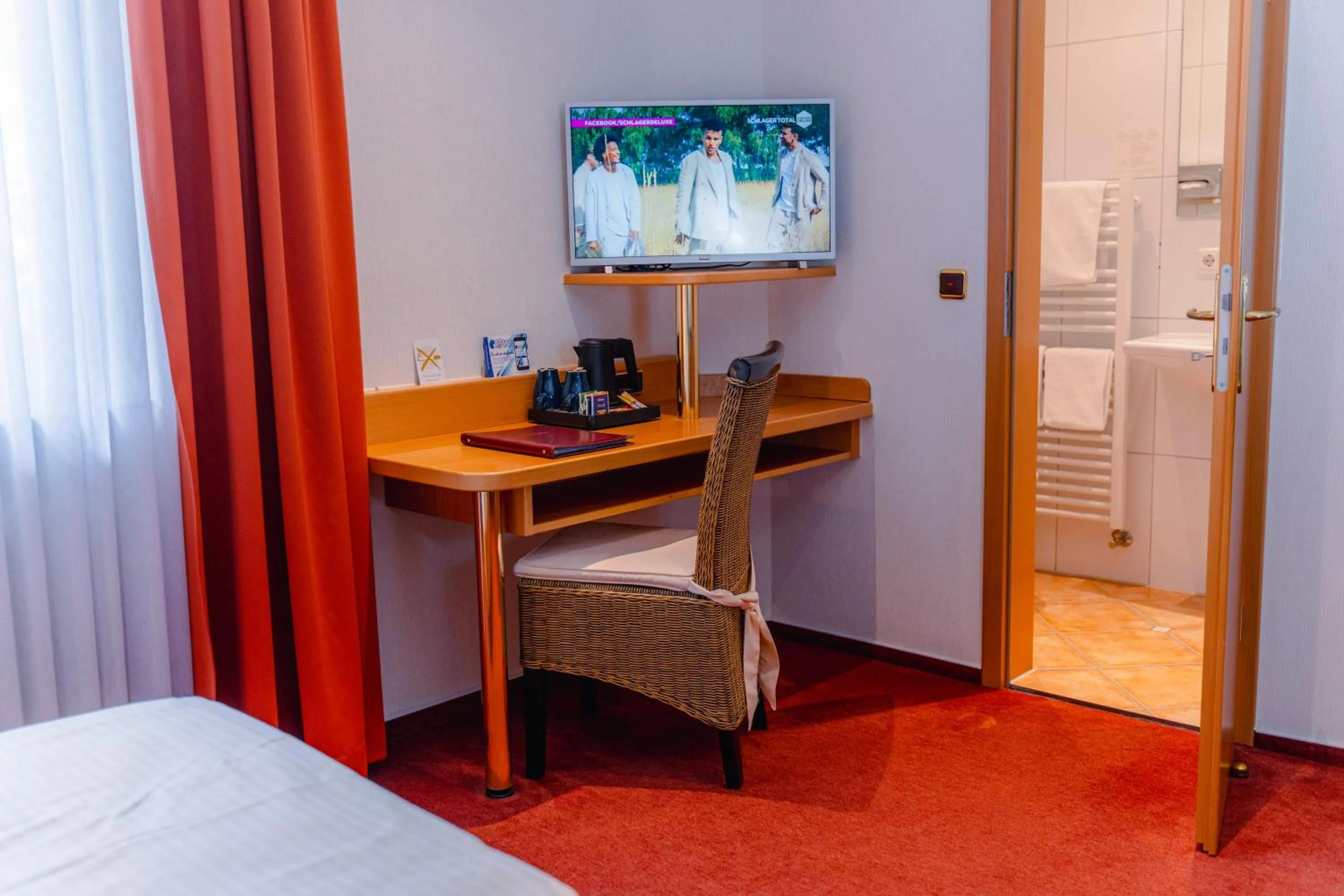 Photo of the whole room, Bed in Hotel Unter den Linden