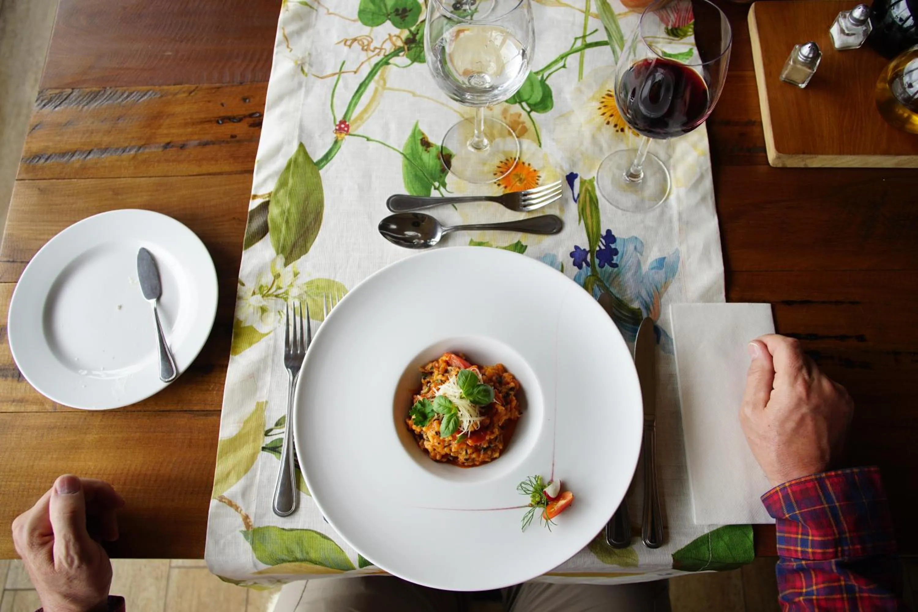 Restaurant/places to eat in Estancia Cerro Guido