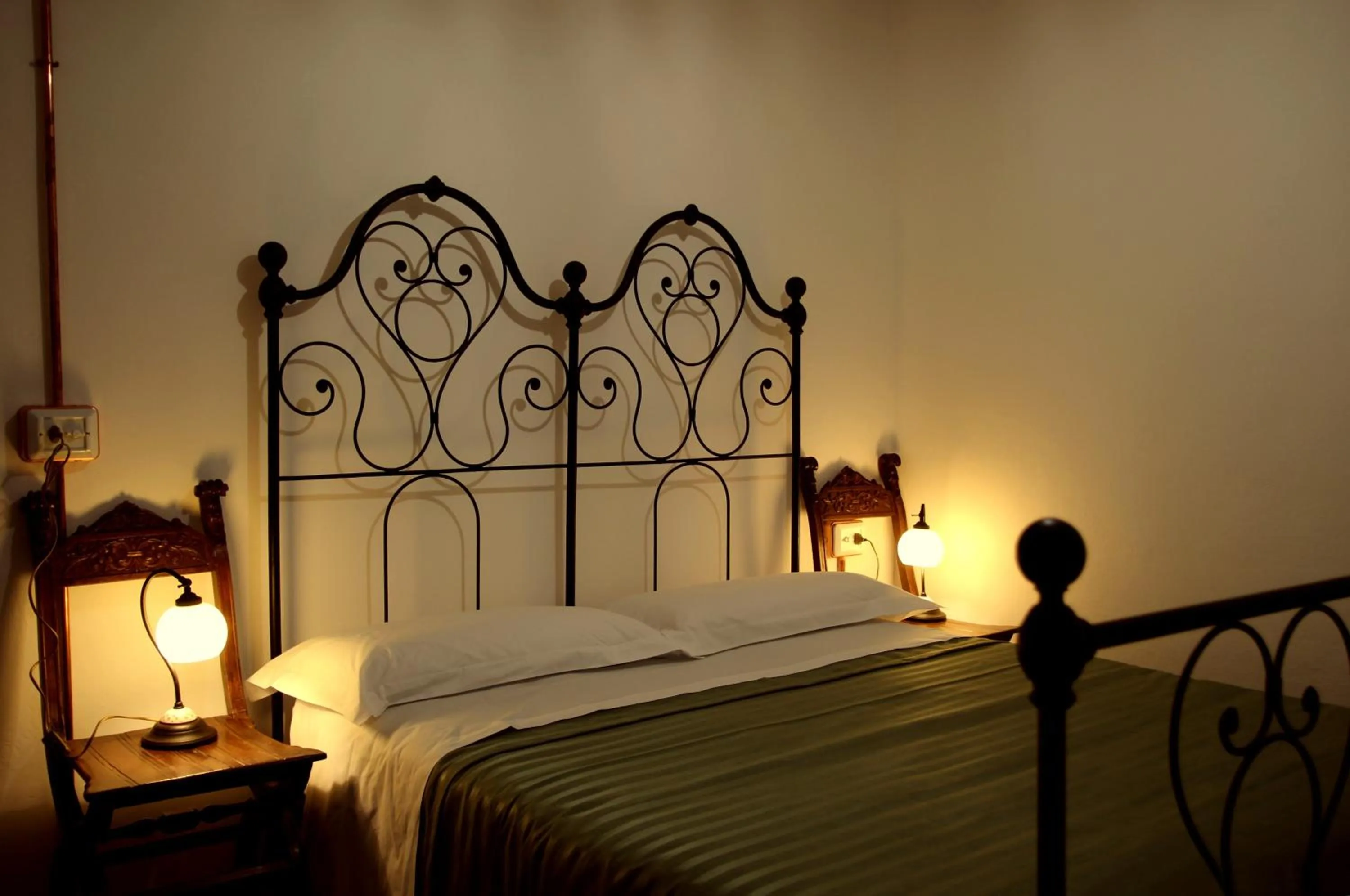Bed in A 5 min dalla Rocchetta Mattei - B&B Antico Mulino