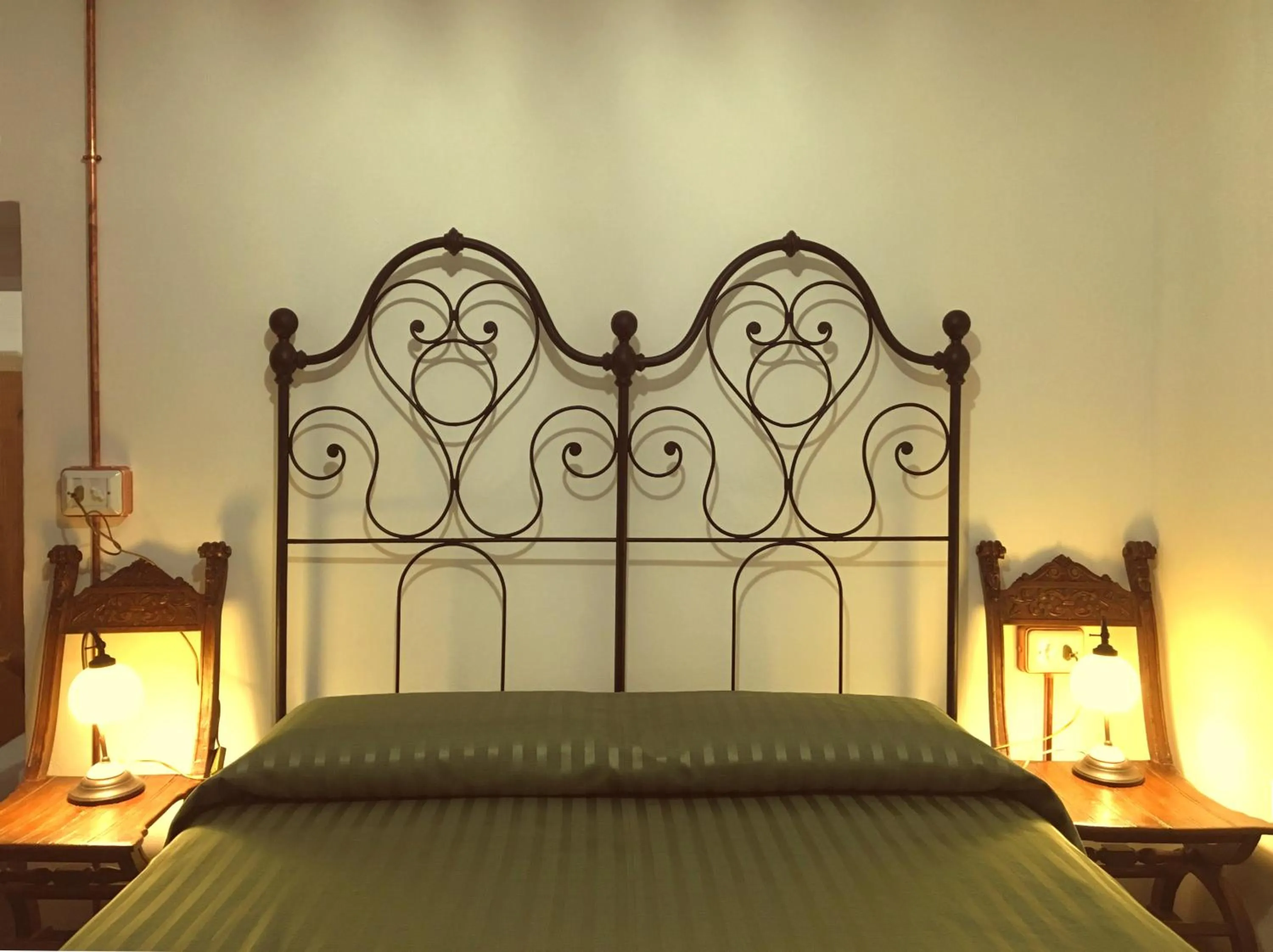 Bed in A 5 min dalla Rocchetta Mattei - B&B Antico Mulino