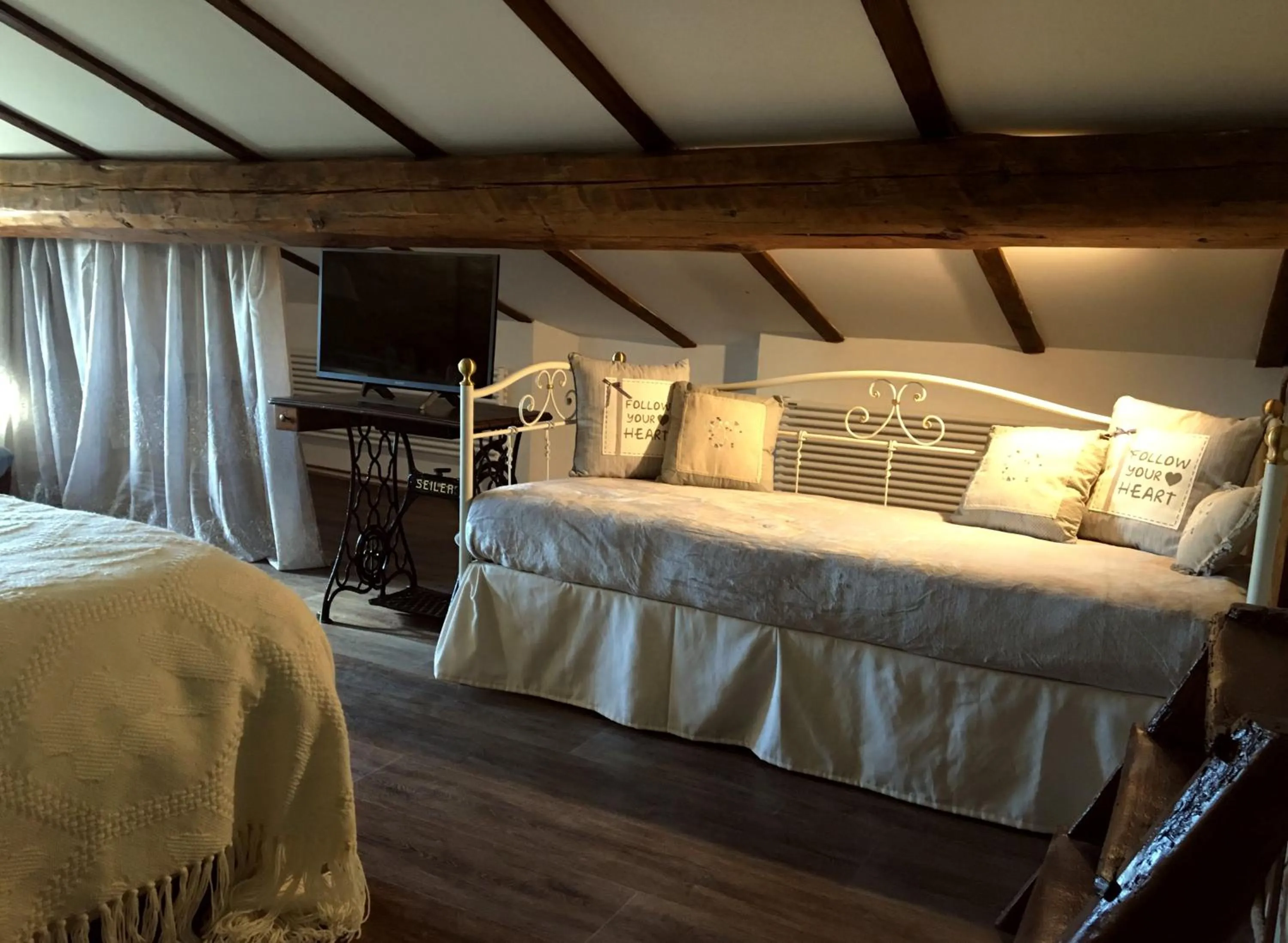 Bed in A 5 min dalla Rocchetta Mattei - B&B Antico Mulino