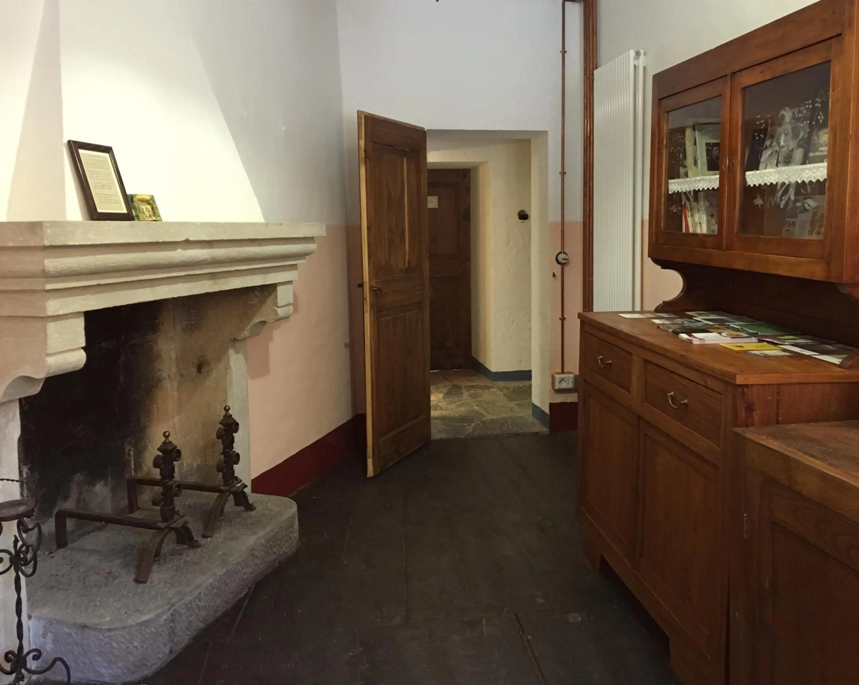 Lobby or reception in A 5 min dalla Rocchetta Mattei - B&B Antico Mulino