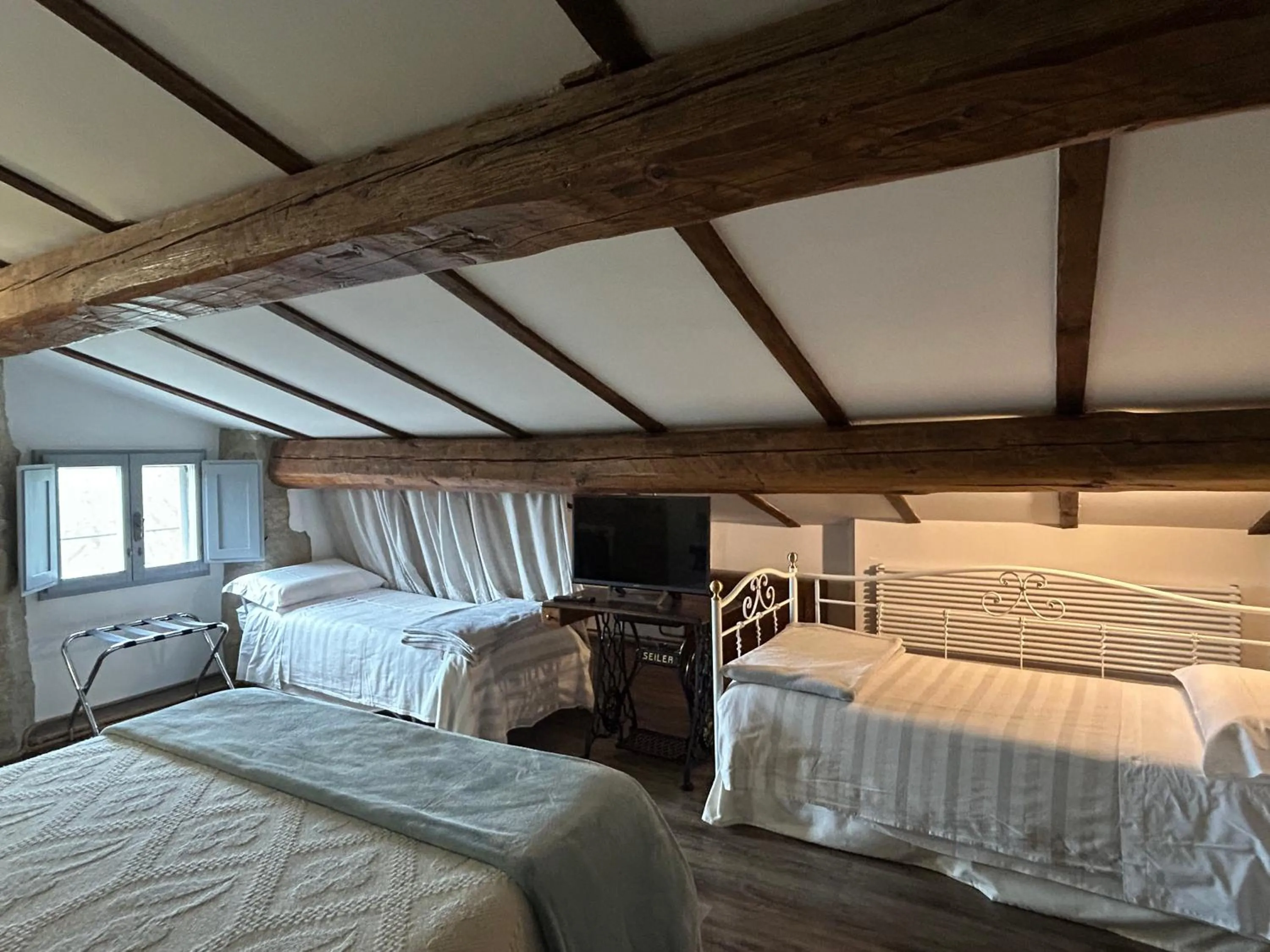 Photo of the whole room, Bed in A 5 min dalla Rocchetta Mattei - B&B Antico Mulino