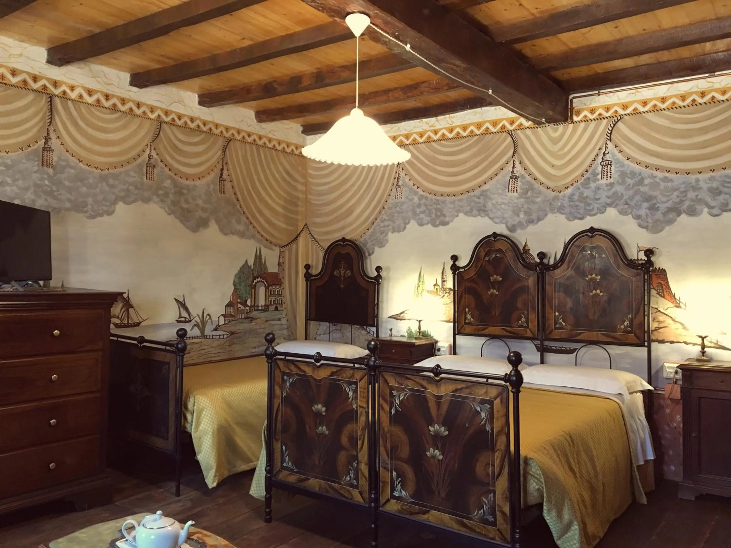 Bedroom, Bed in A 5 min dalla Rocchetta Mattei - B&B Antico Mulino