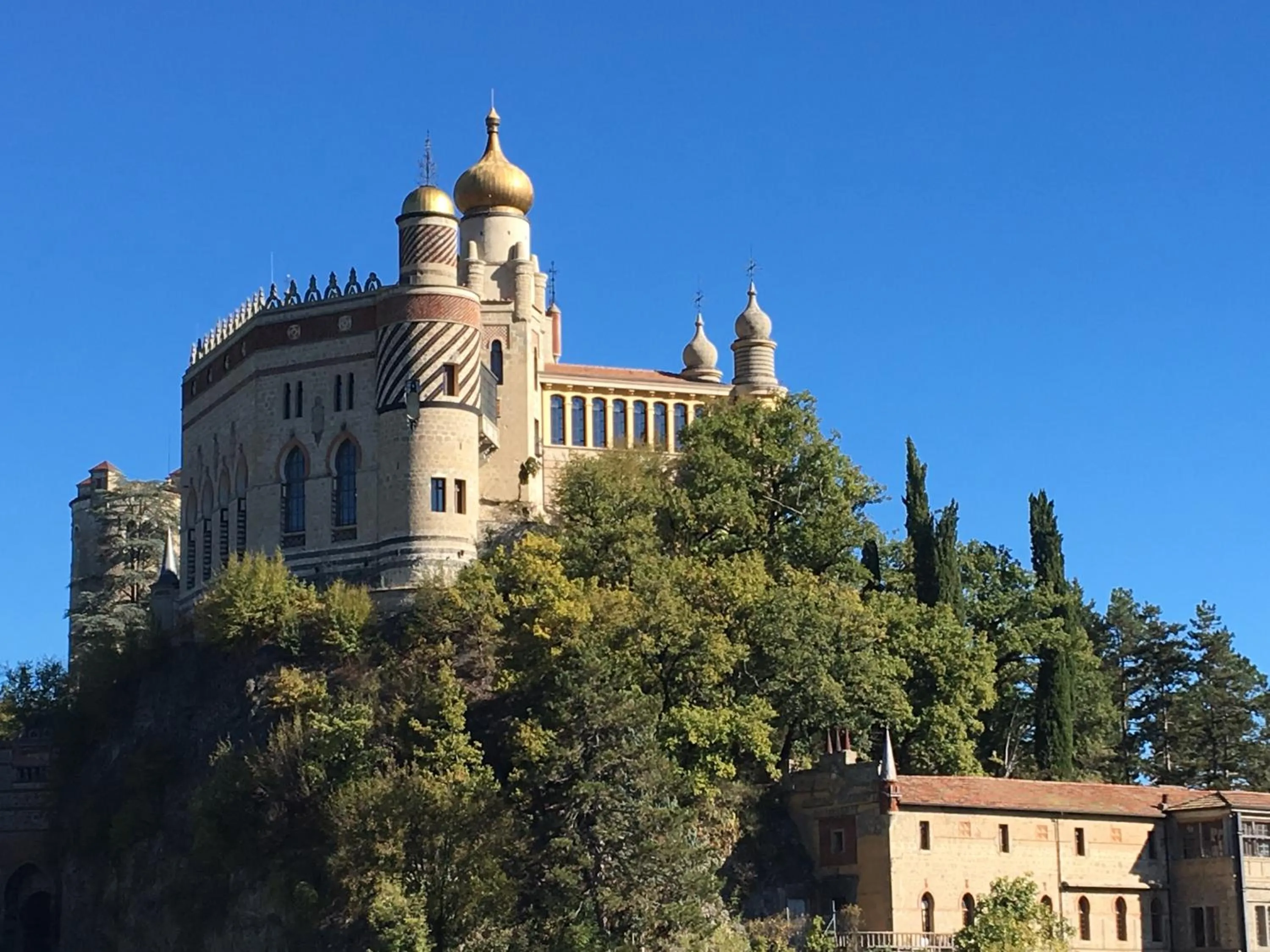 Nearby landmark in A 5 min dalla Rocchetta Mattei - B&B Antico Mulino
