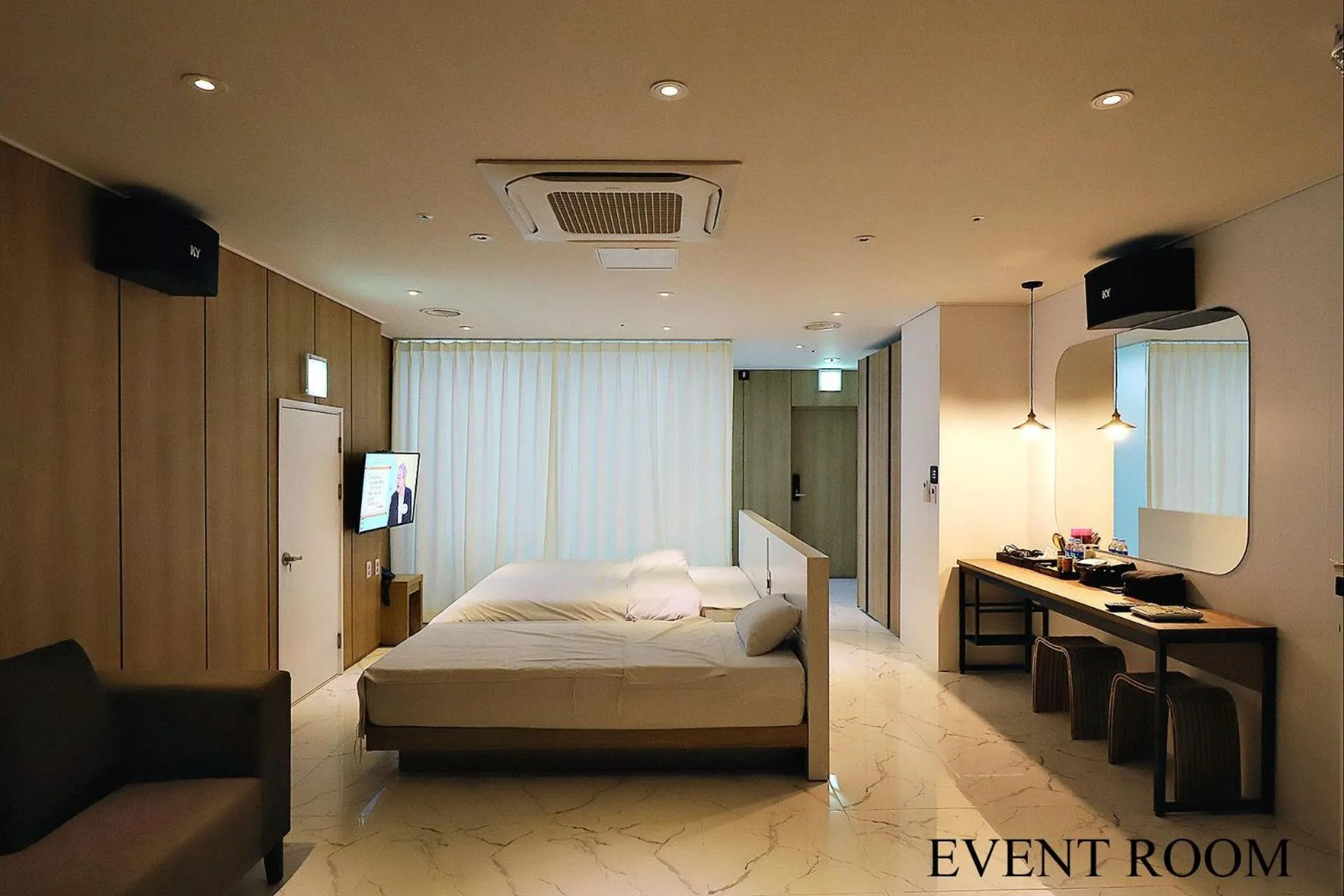 Bed in Biennale Hotel