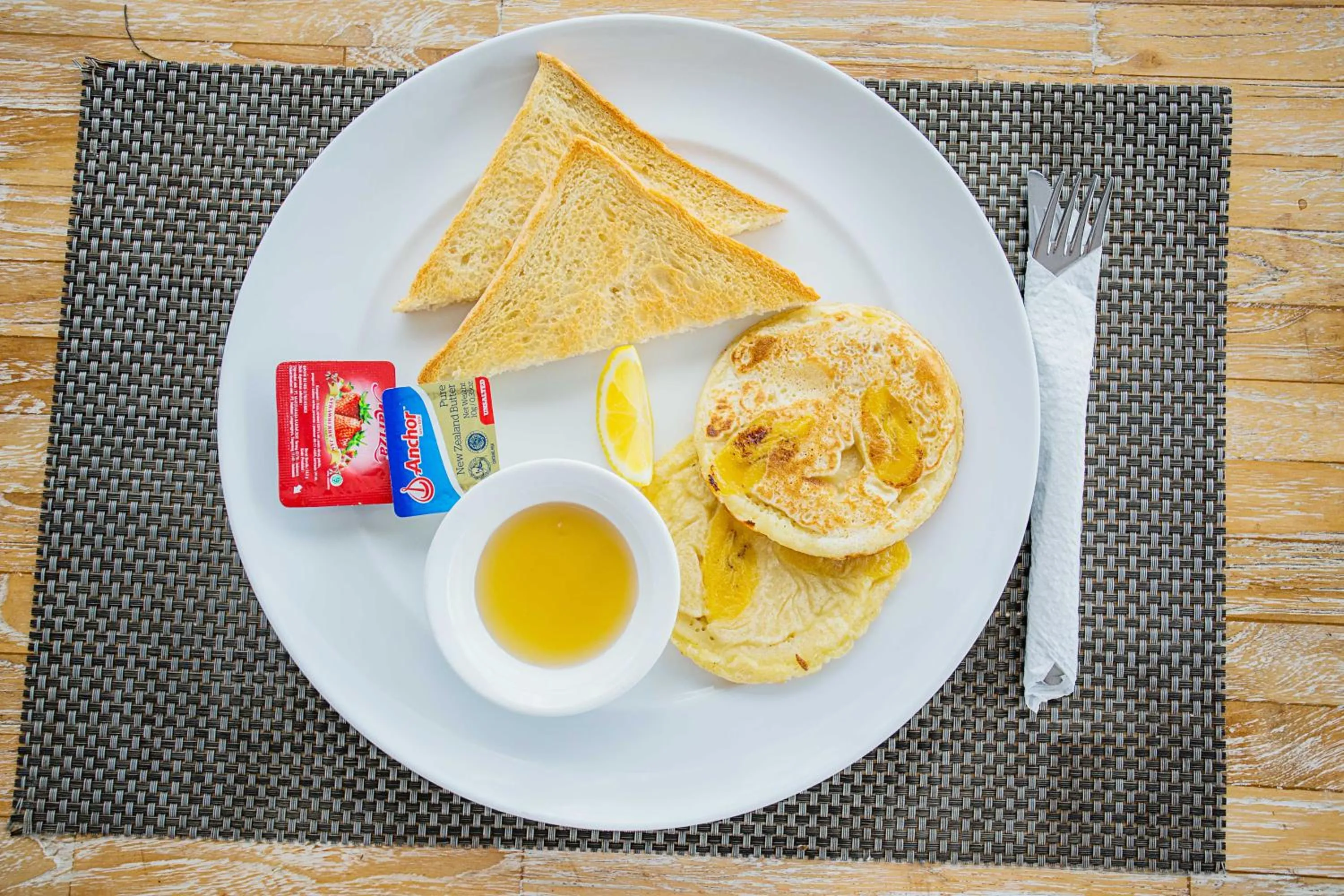 Food and drinks in Rumah Marta Ceningan Island