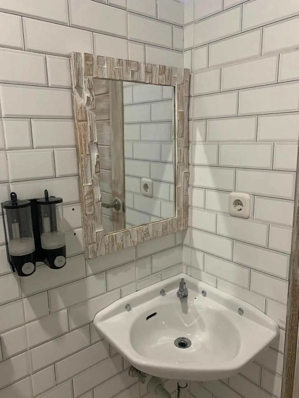 Shower in Rumah Marta Ceningan Island