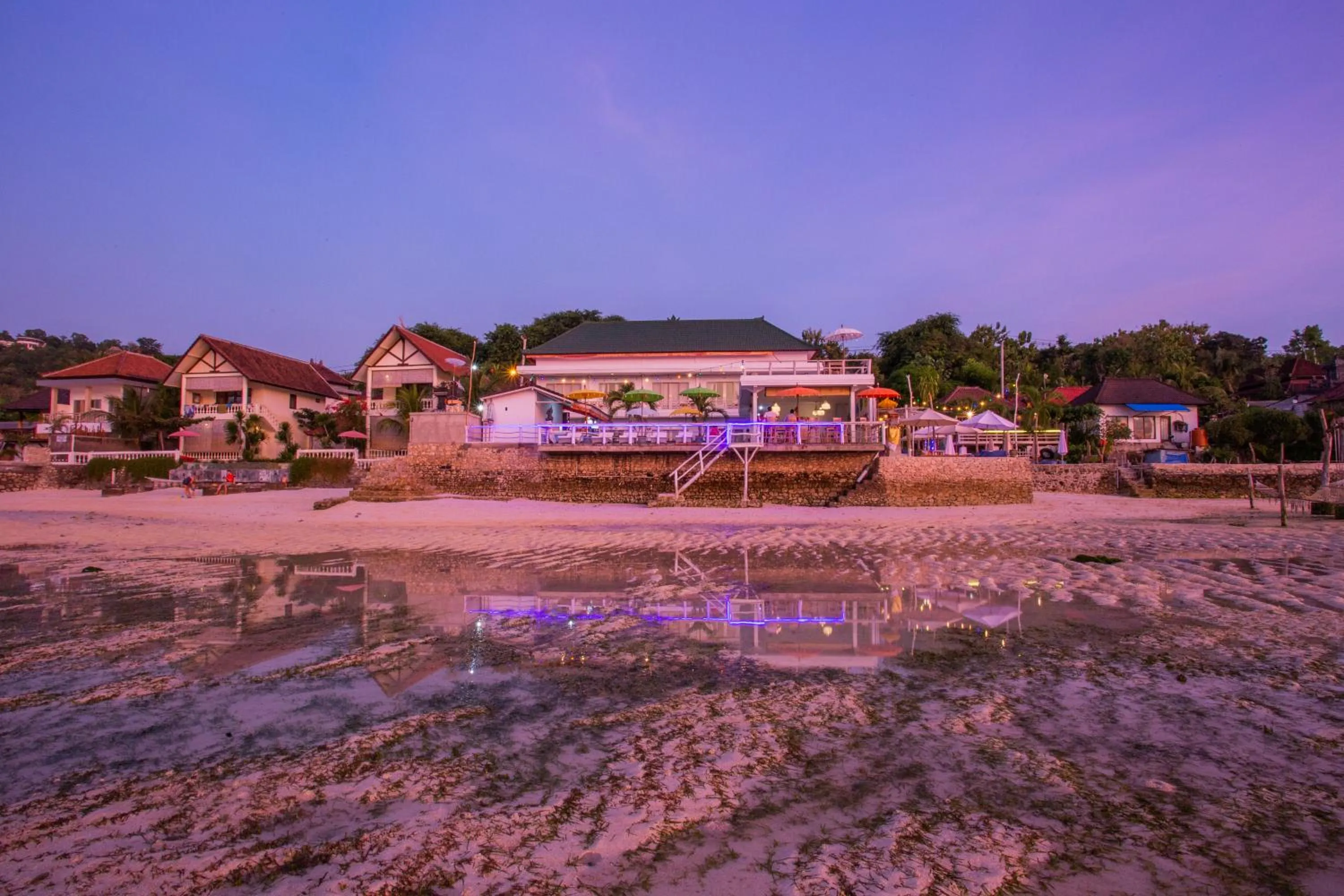 Property building in Rumah Marta Ceningan Island