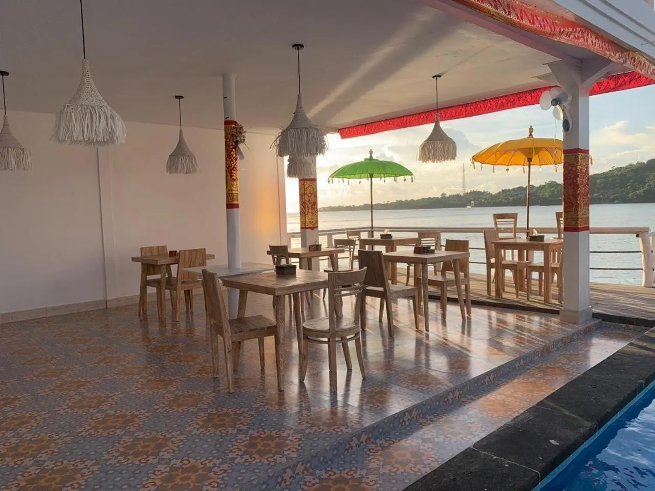 Restaurant/places to eat in Rumah Marta Ceningan Island