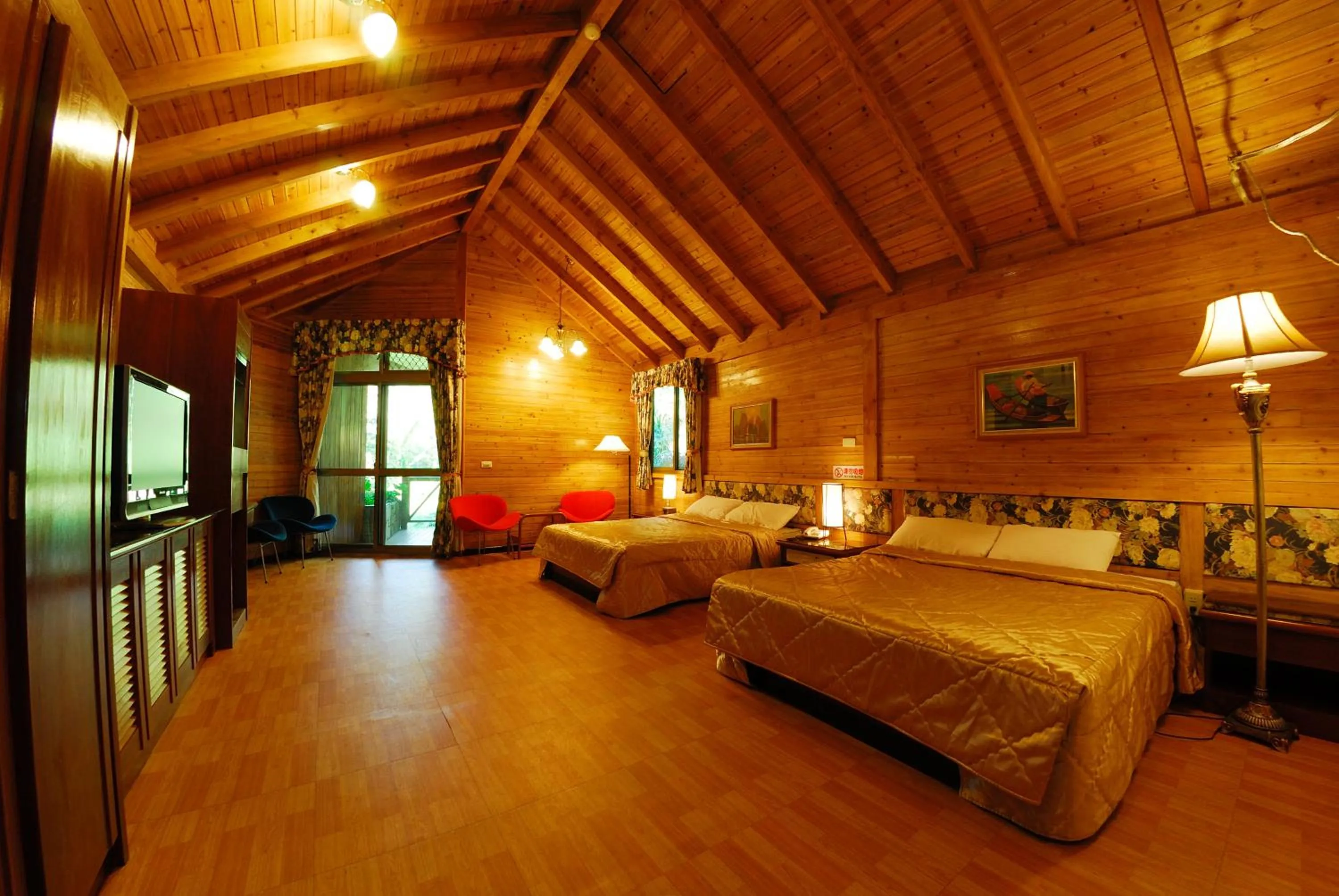 Bed in Shinmingshan Holiday Inn