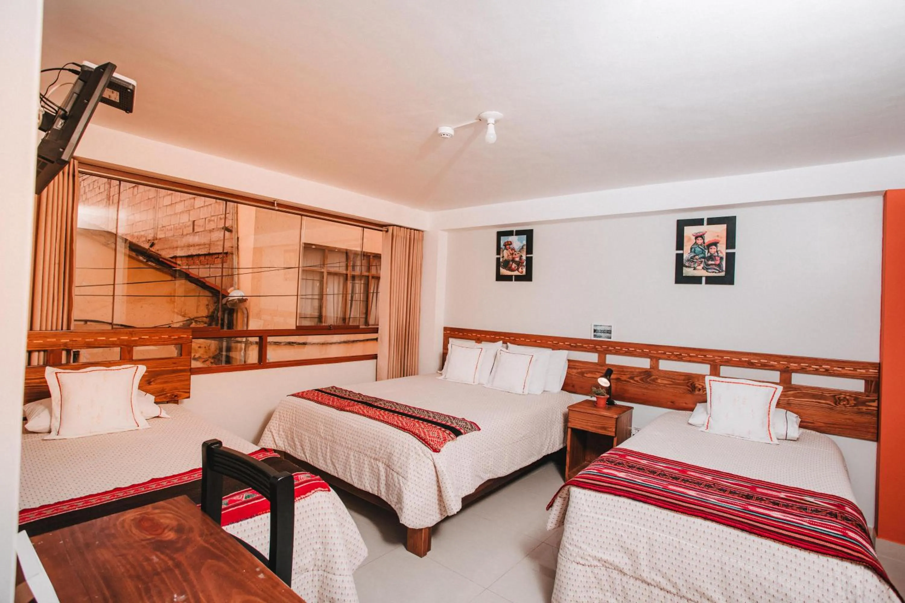 Photo of the whole room, Bed in Dreams House Cusco