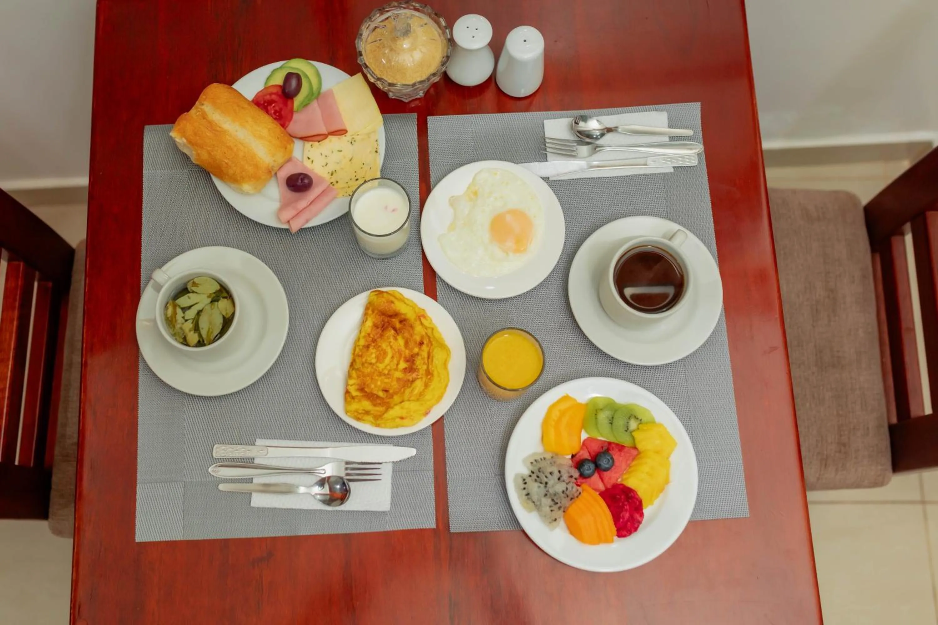 Buffet breakfast in Dreams House Cusco