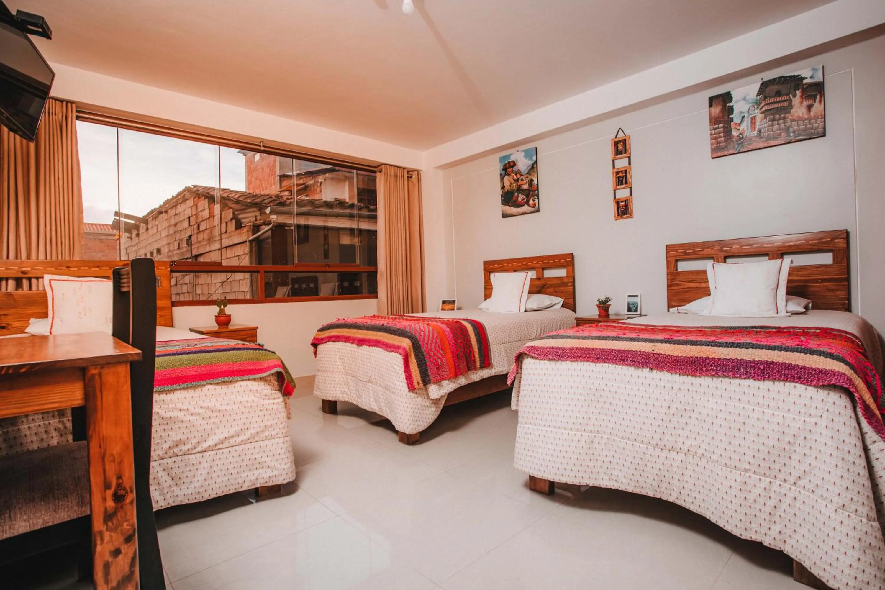 Photo of the whole room, Bed in Dreams House Cusco