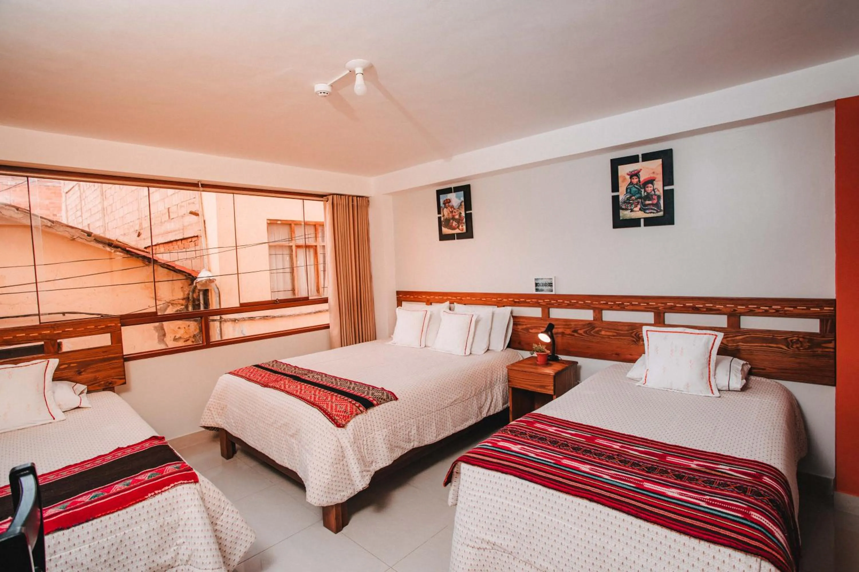 Photo of the whole room, Bed in Dreams House Cusco