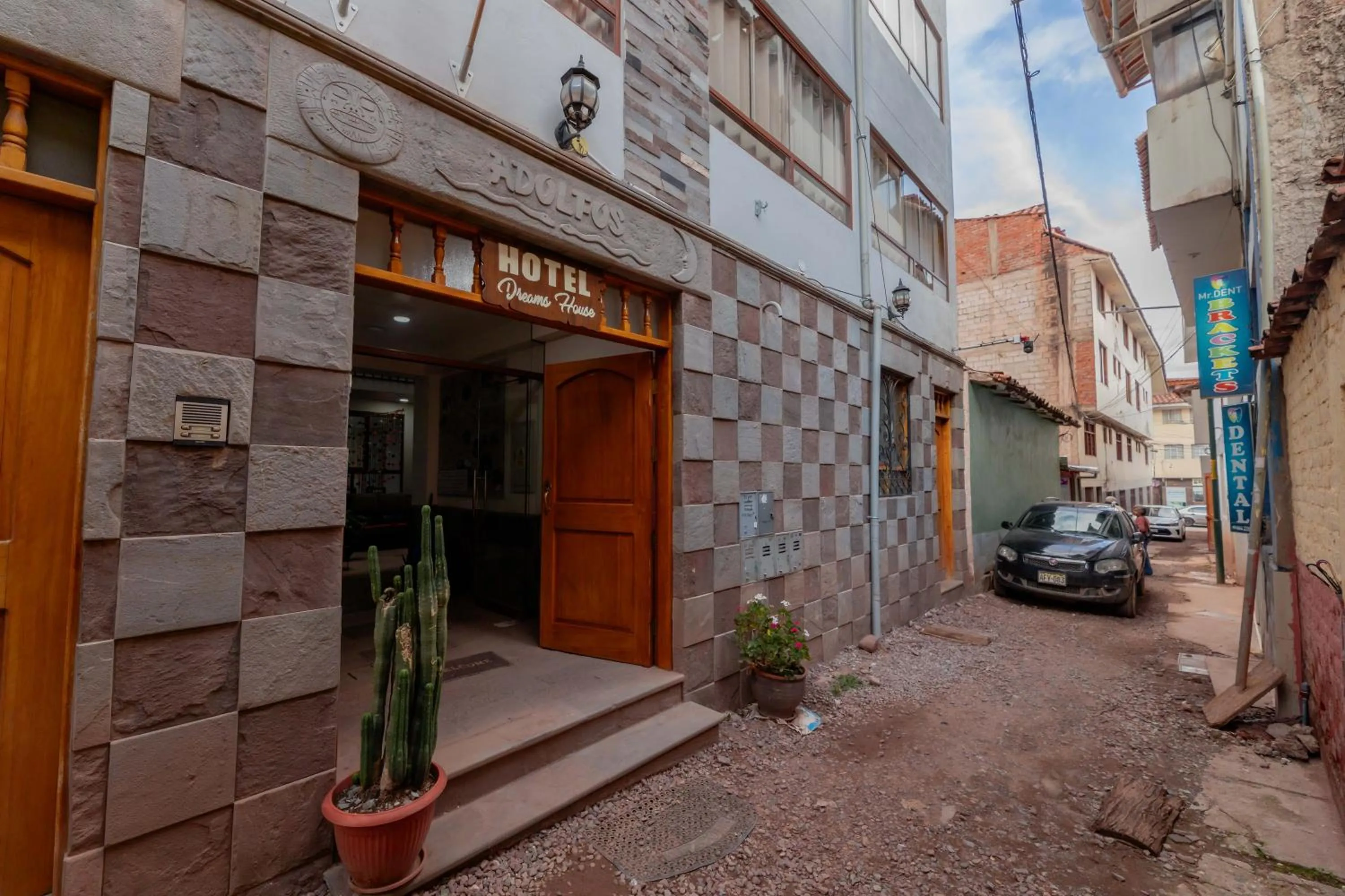 Facade/entrance in Dreams House Cusco