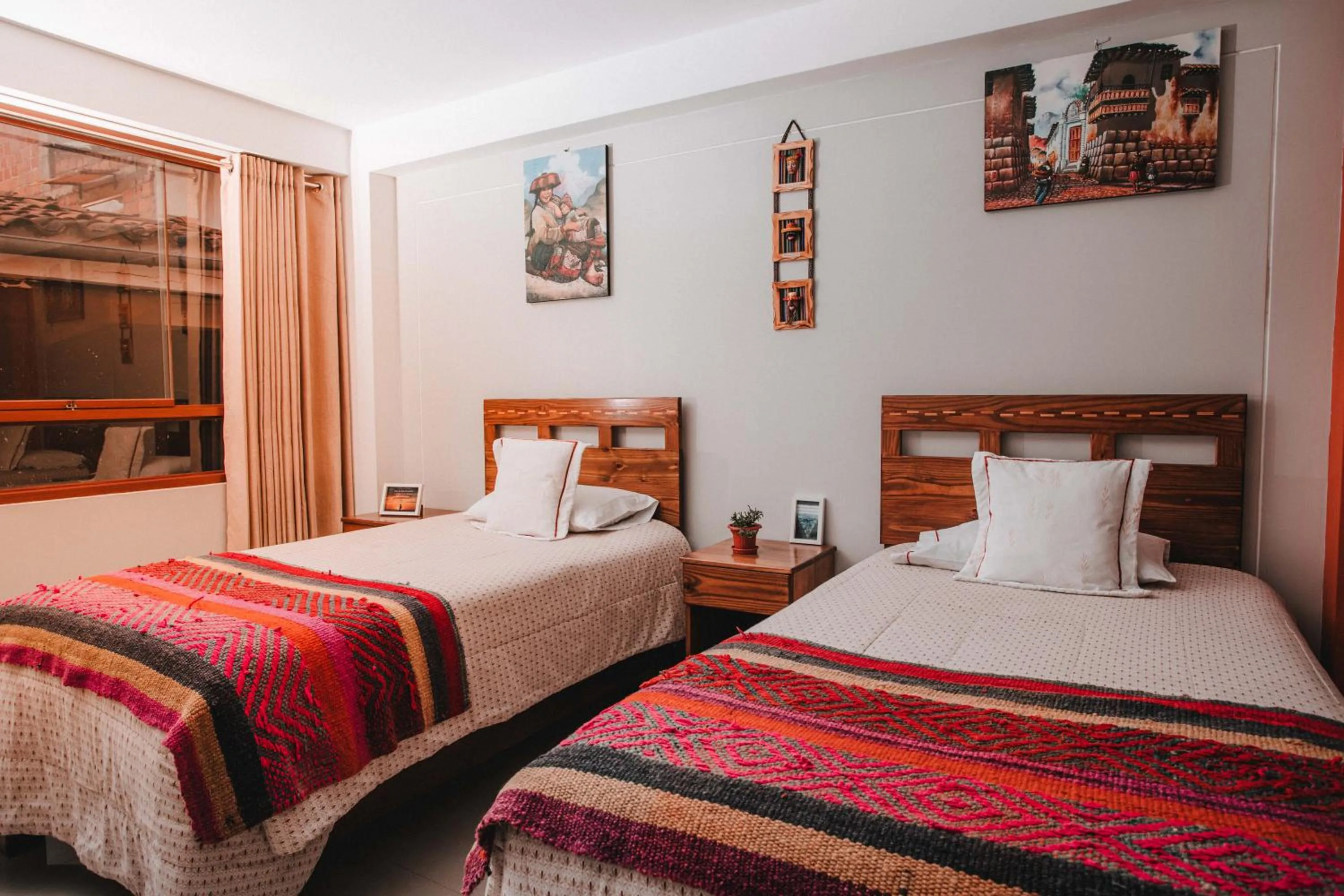 Photo of the whole room, Bed in Dreams House Cusco