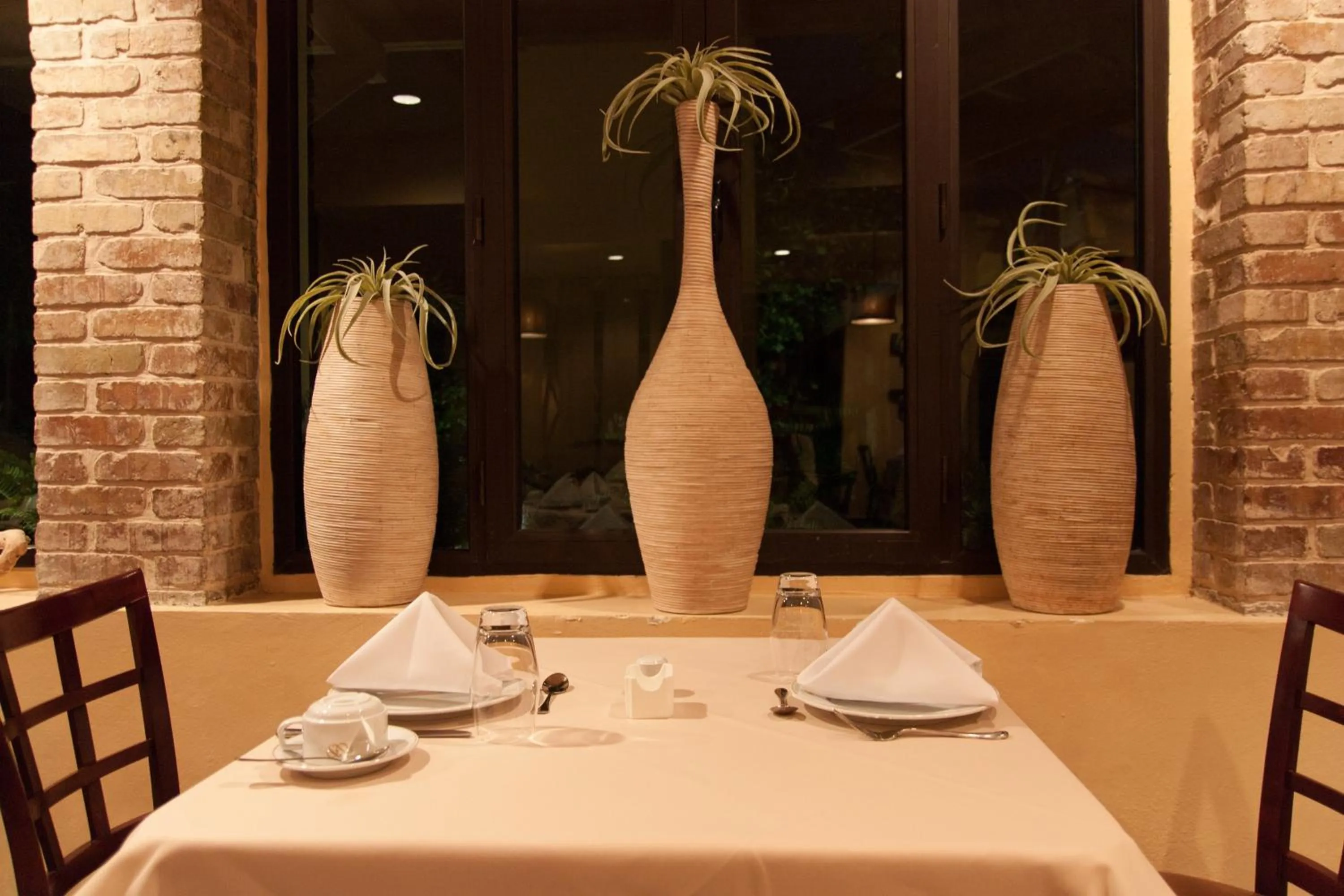 Restaurant/places to eat in Hotel Royal Oasis