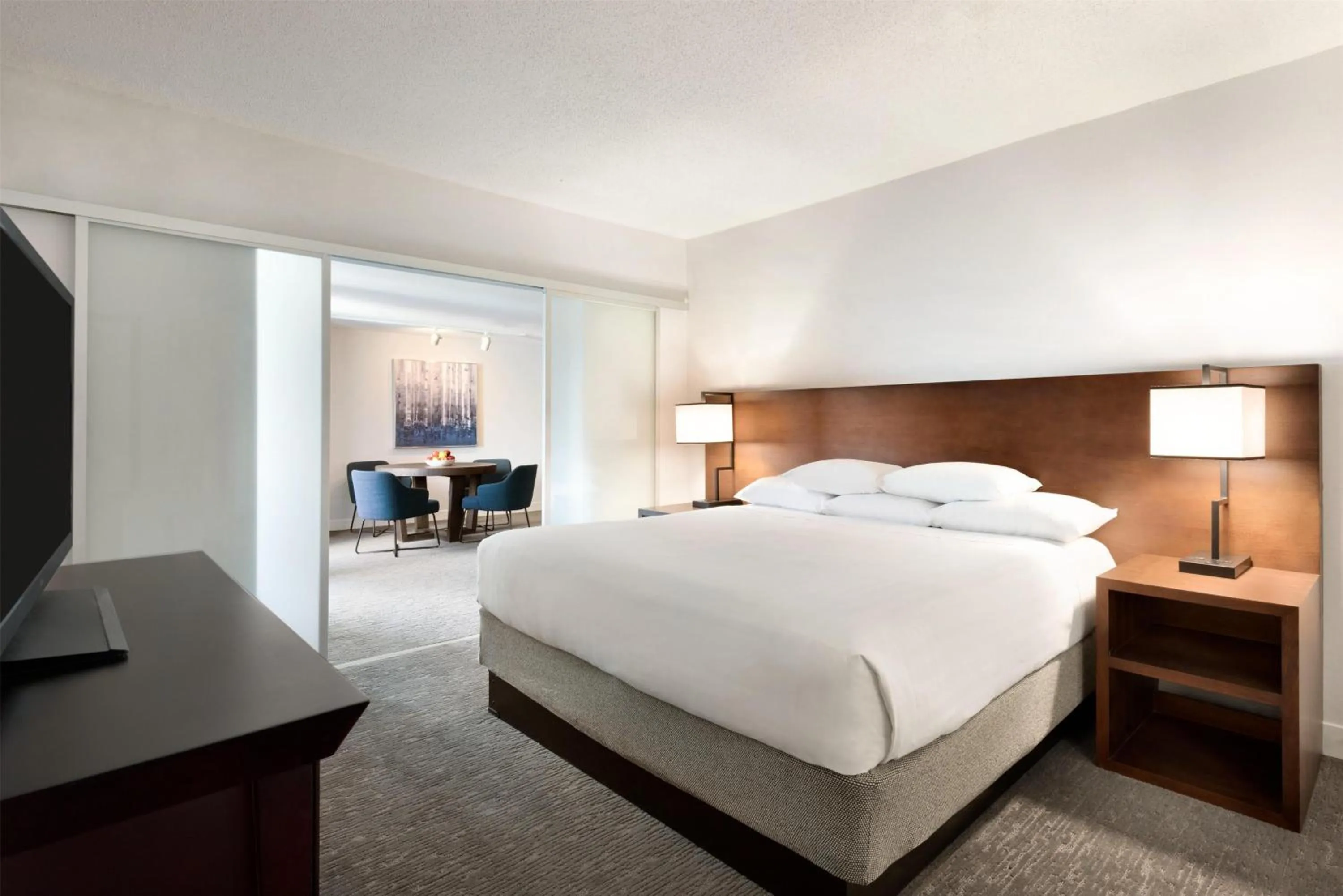 Photo of the whole room, Bed in Hyatt Regency Schaumburg Chicago