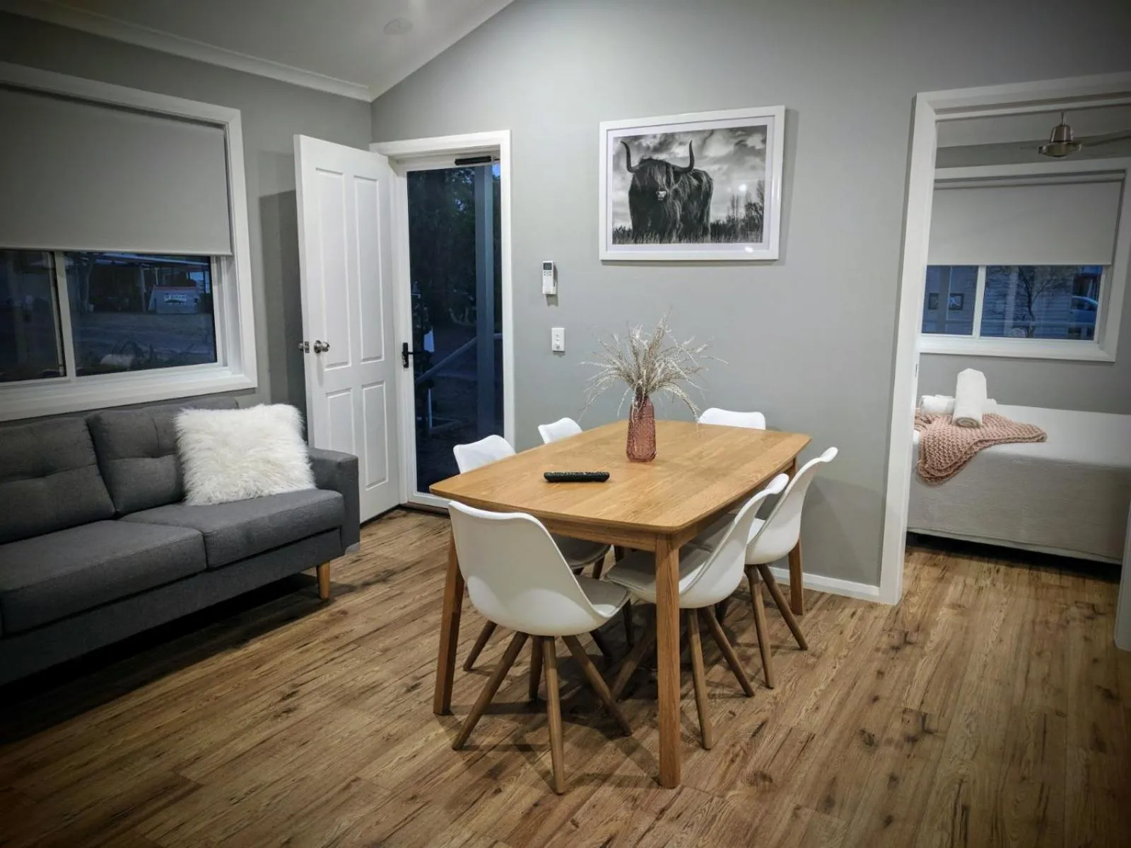 Living room, Bed in Gulgong Tourist Park