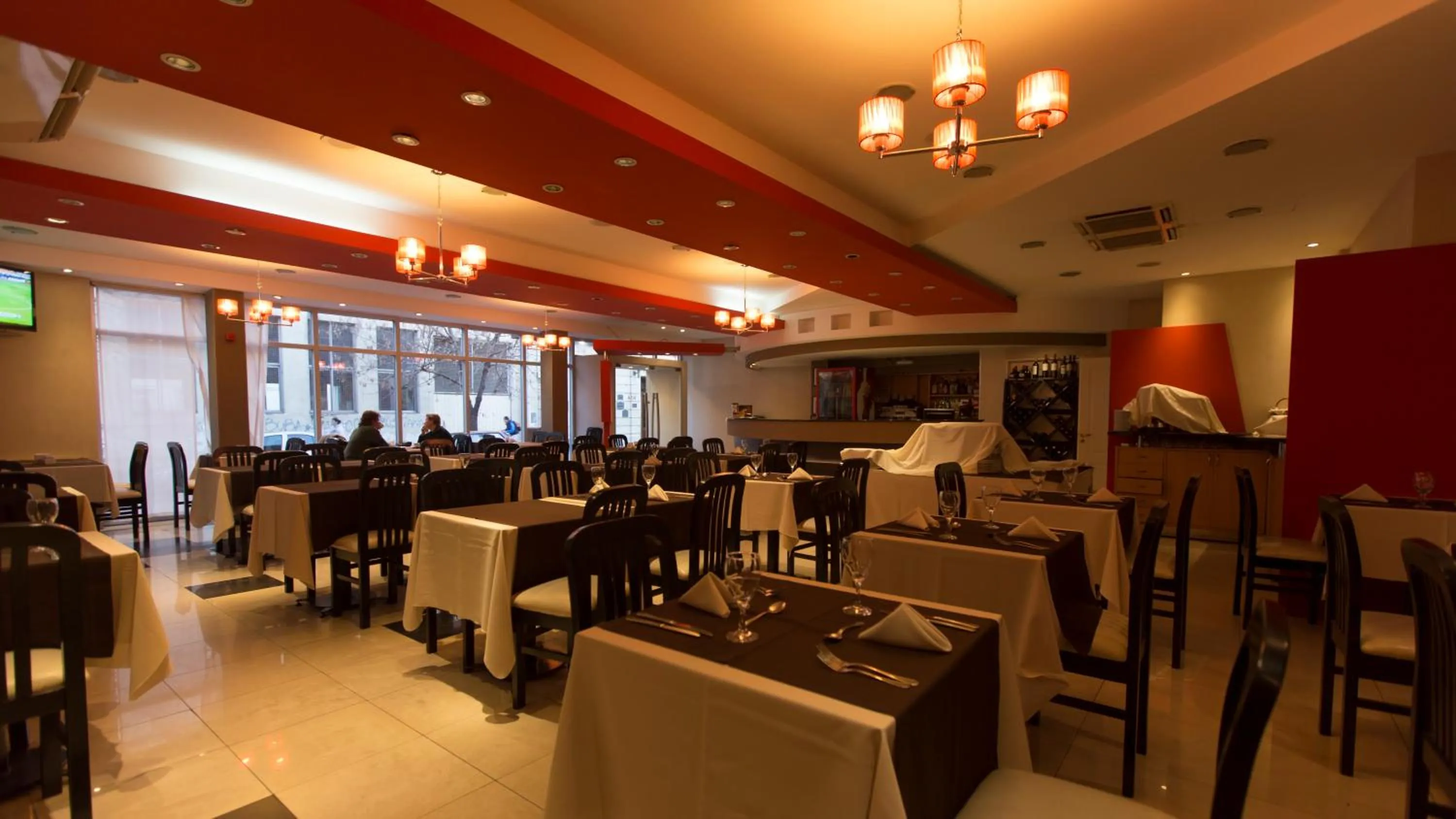 Restaurant/places to eat in Howard Johnson by Wyndham San Pedro