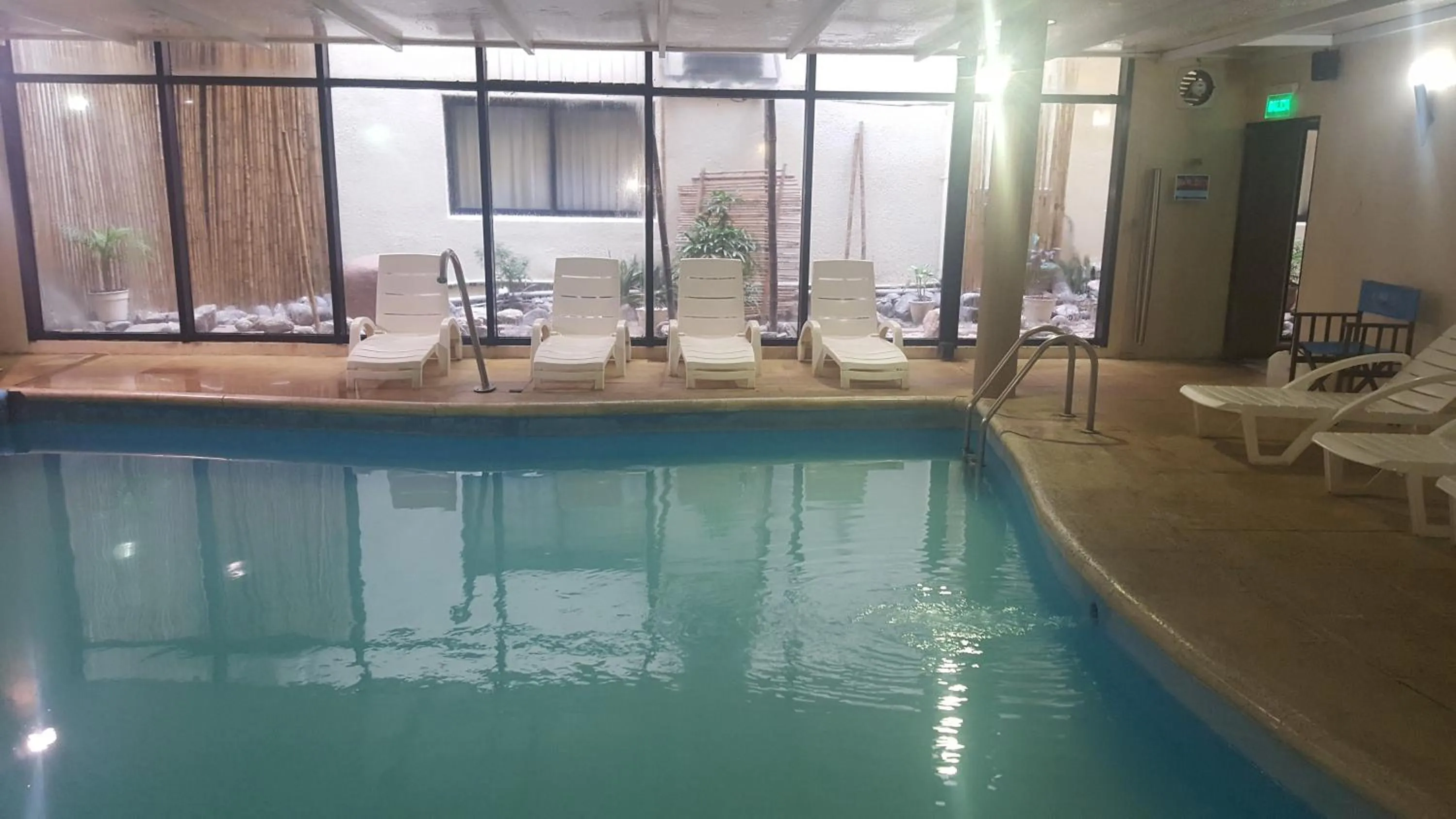 Swimming pool in Howard Johnson by Wyndham San Pedro