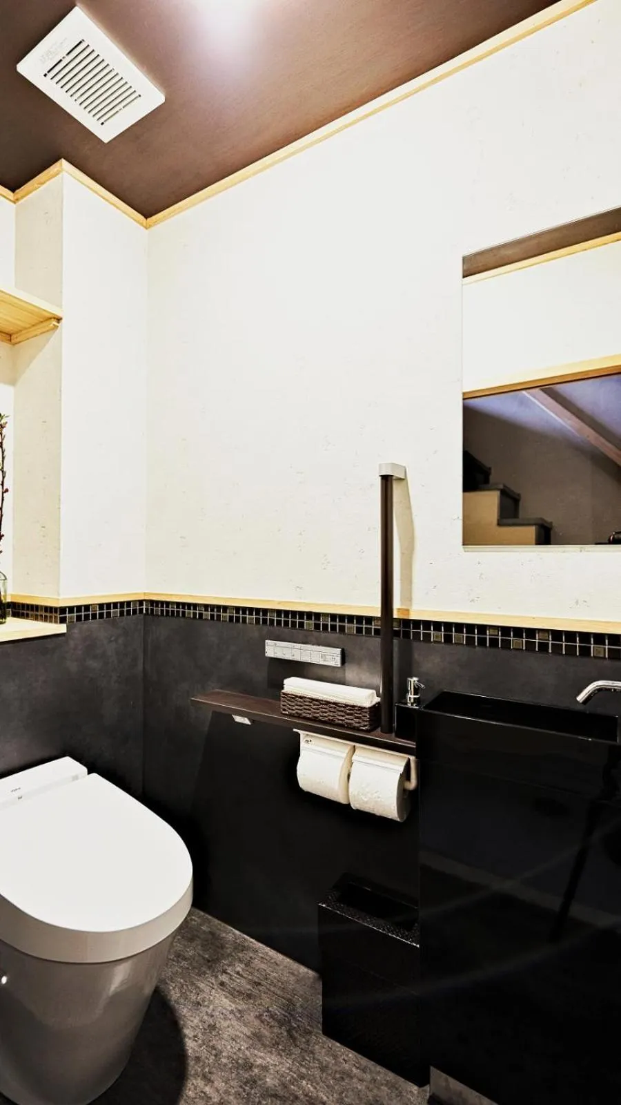 Toilet in Kokonoe Machiya