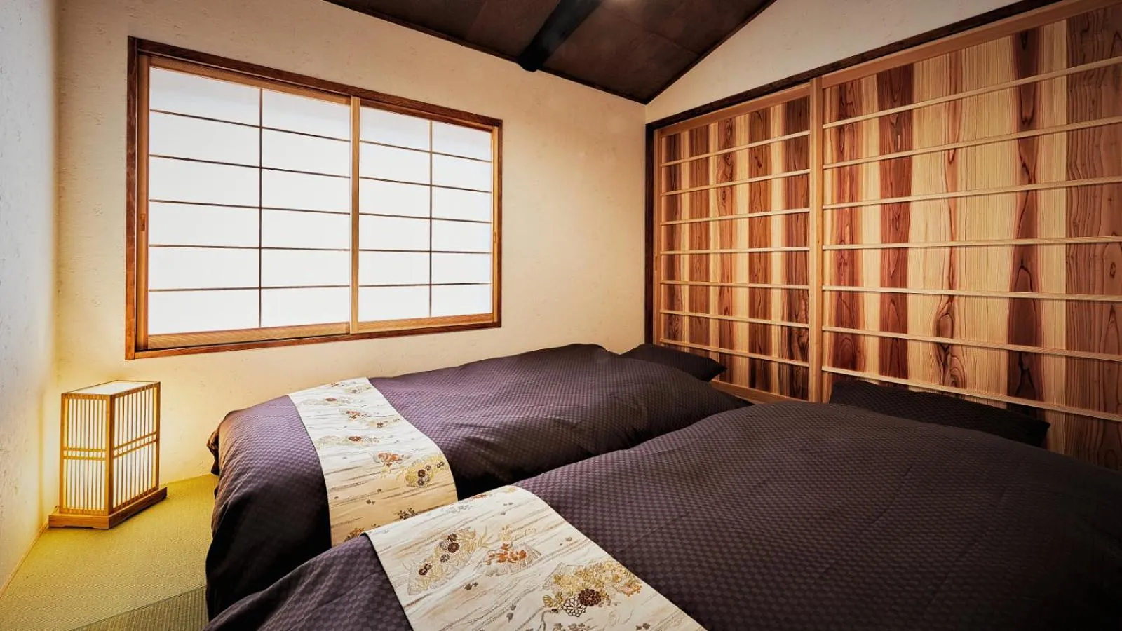 Bed in Kokonoe Machiya