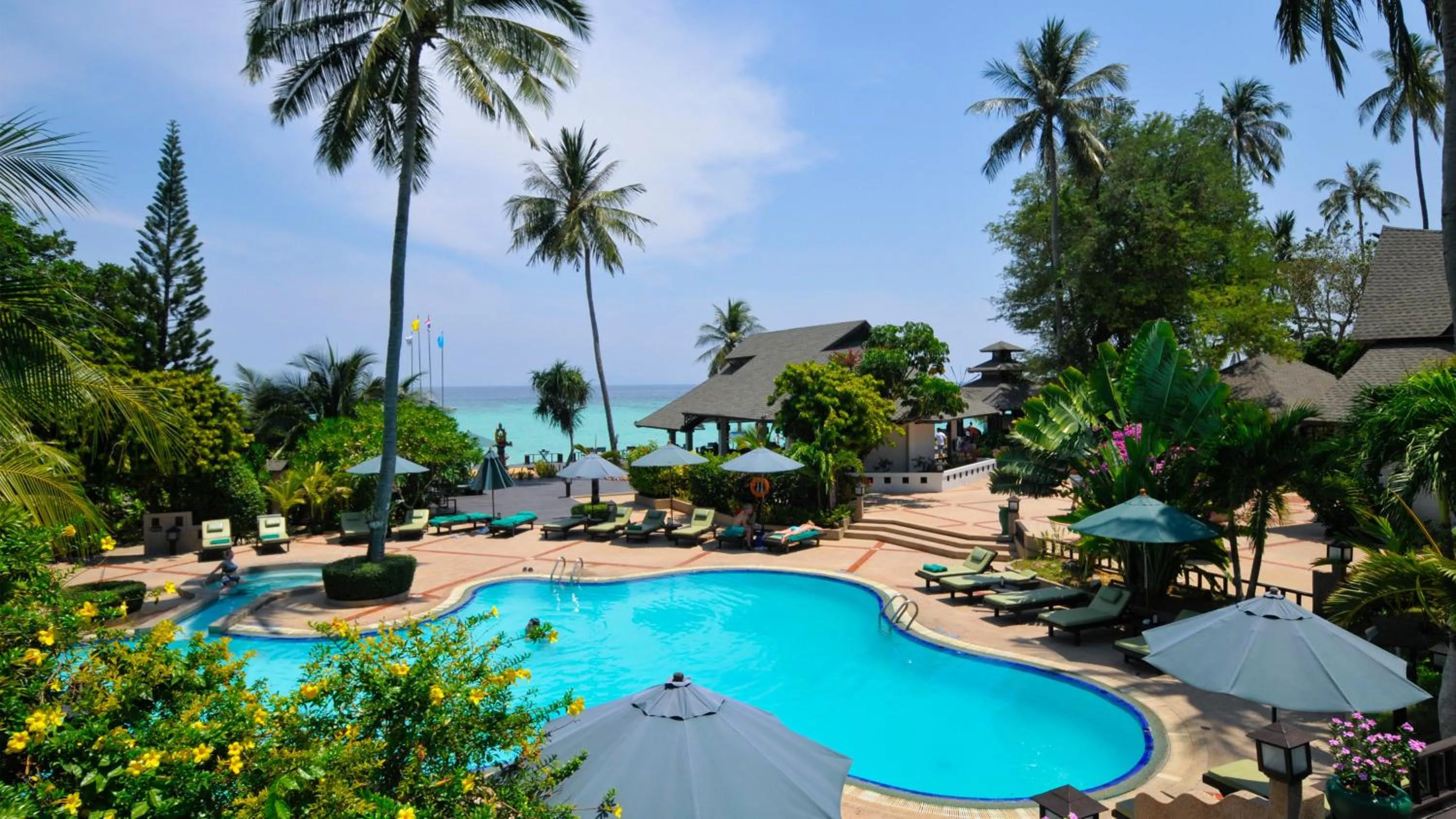 Swimming pool in Phi Phi Holiday Resort