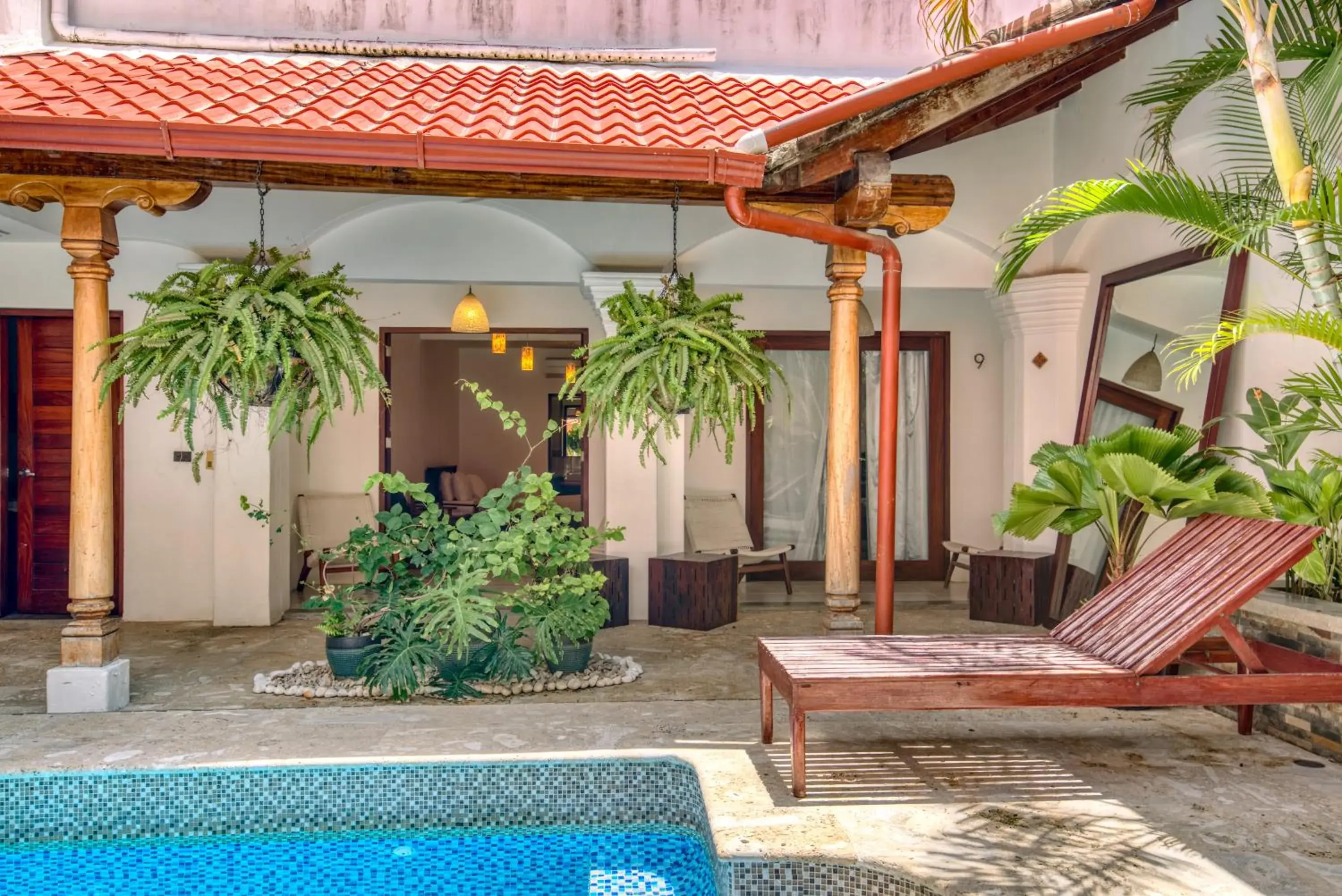 Queen Room with Pool View in Hotel Alcazar Queen Room with Pool View in Hotel Alcazar
