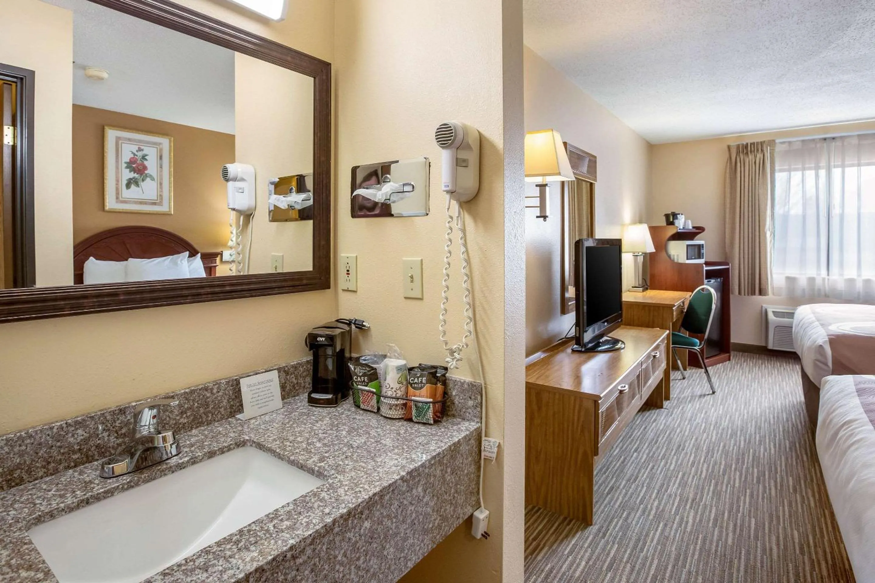 Photo of the whole room in Quality Inn - Storm Lake