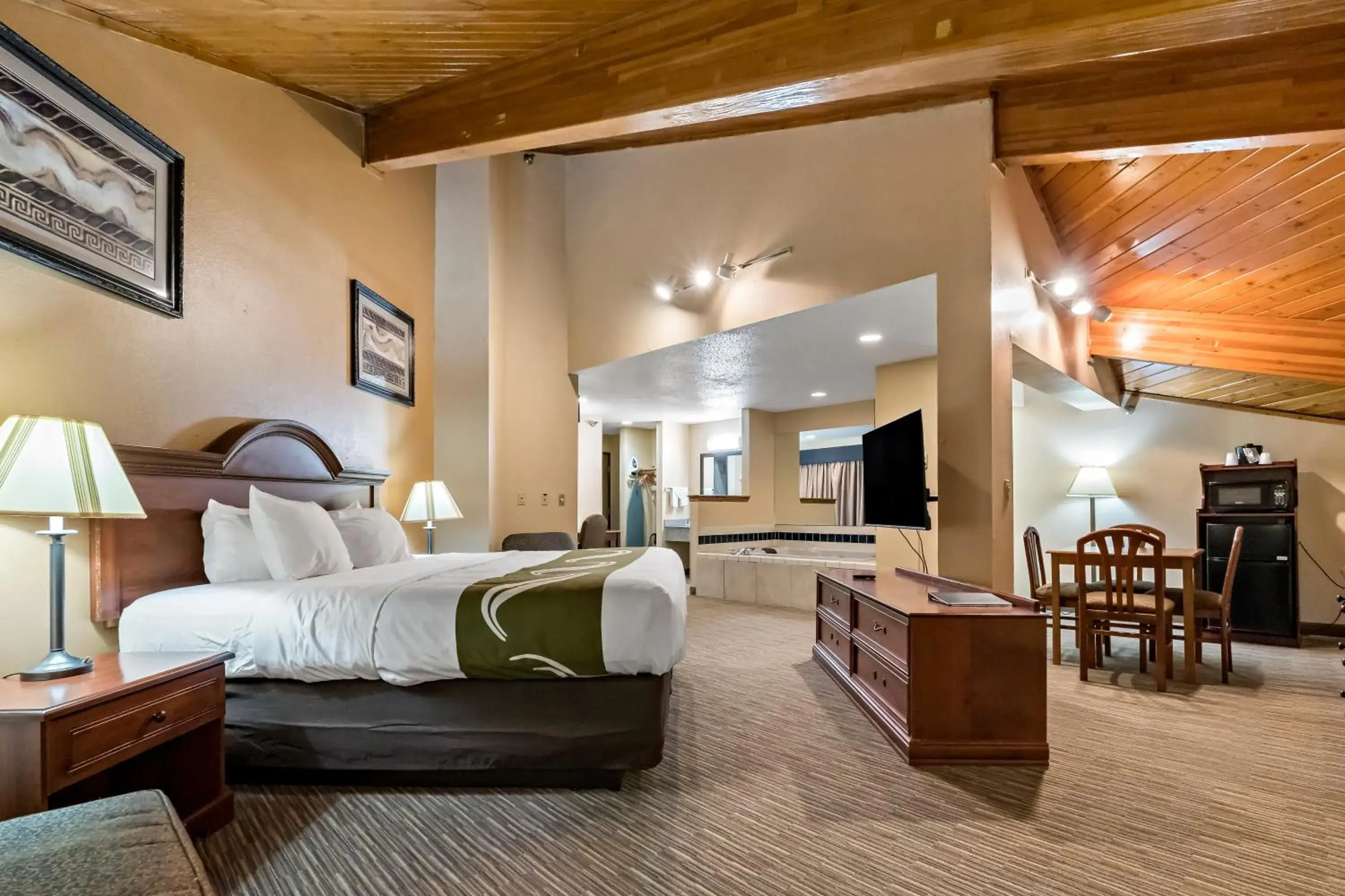 King Suite with Balcony - Non-smoking in Quality Inn - Storm Lake King Suite with Balcony - Non-smoking in Quality Inn - Storm Lake