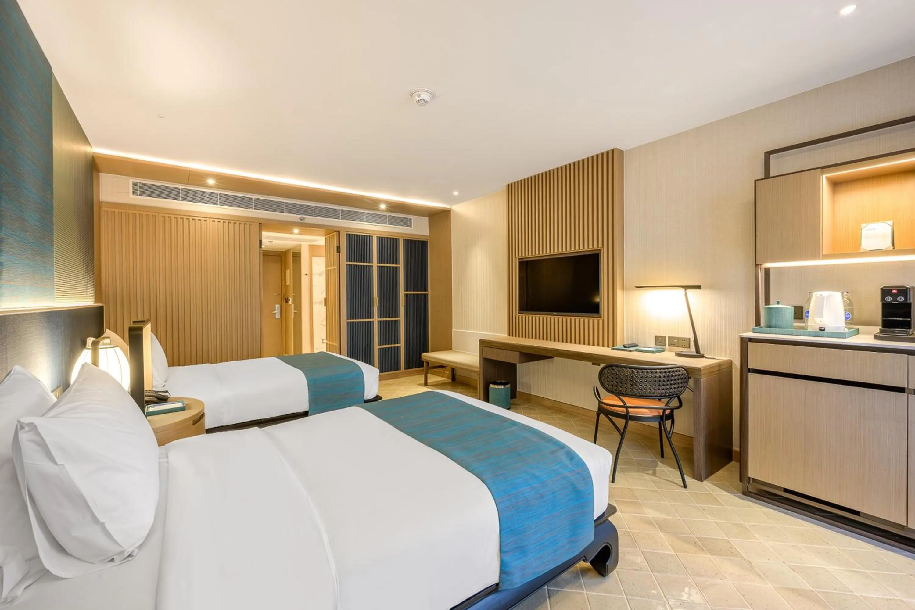 Photo of the whole room, Bed in Holiday Inn Resort Phuket by IHG