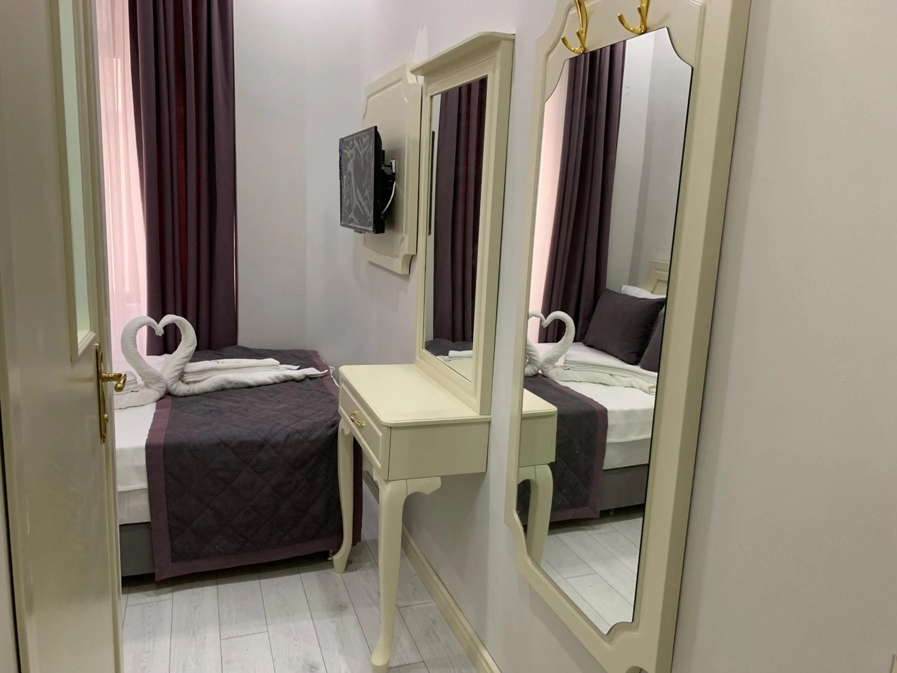 Photo of the whole room, Bed in taksim diamond hotel