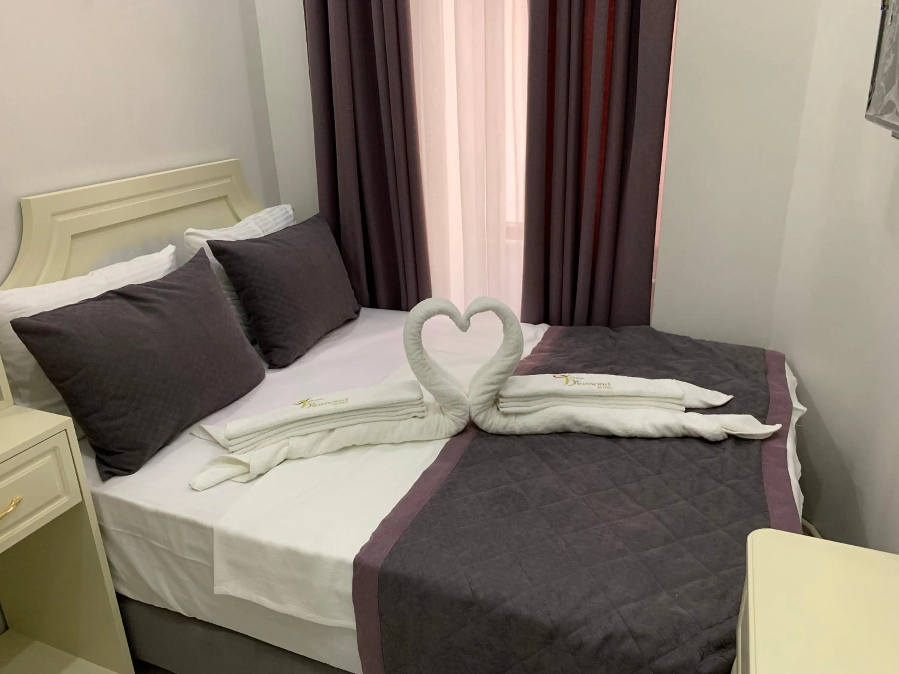 Photo of the whole room, Bed in taksim diamond hotel