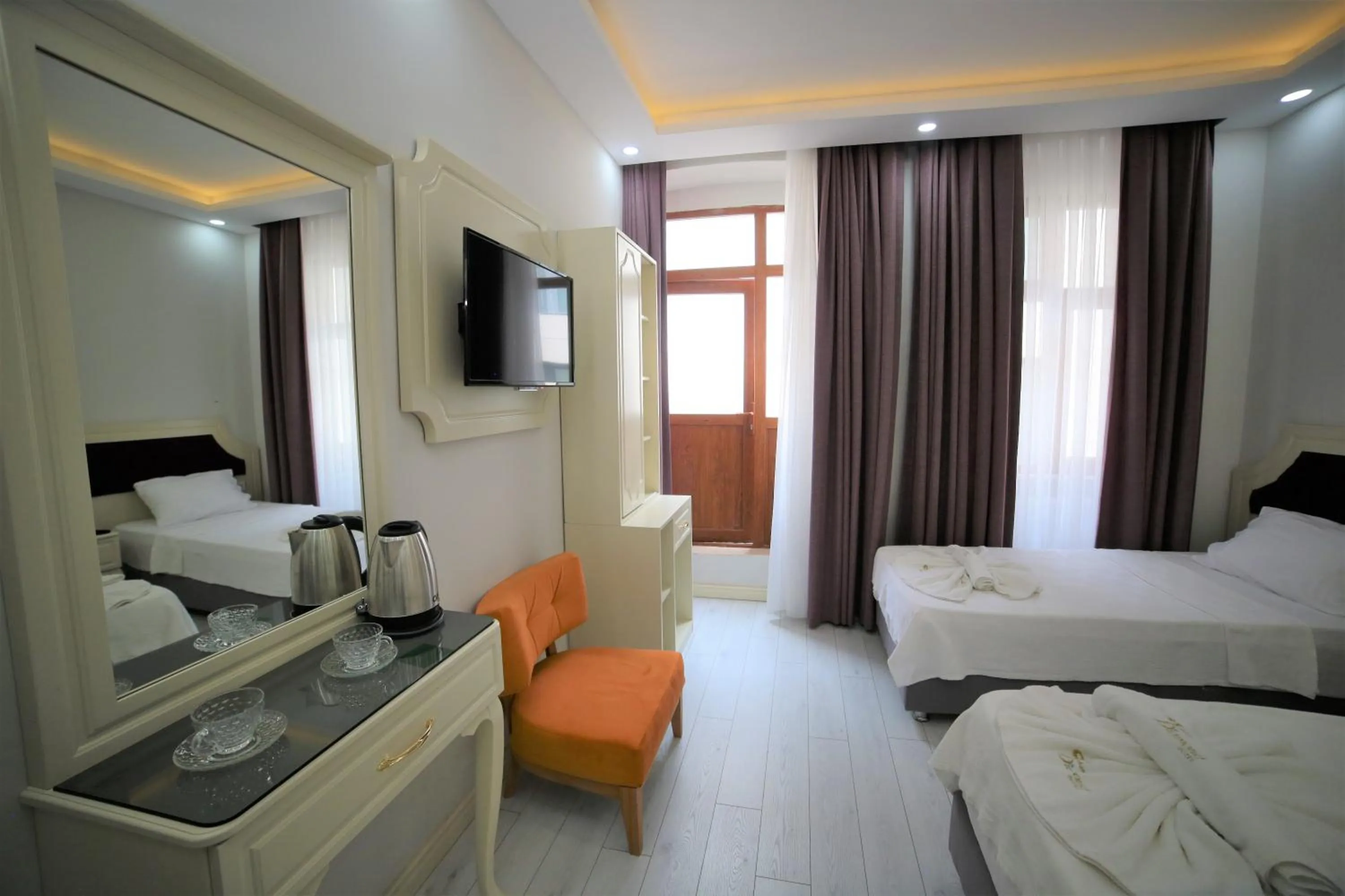 Photo of the whole room, Bed in taksim diamond hotel