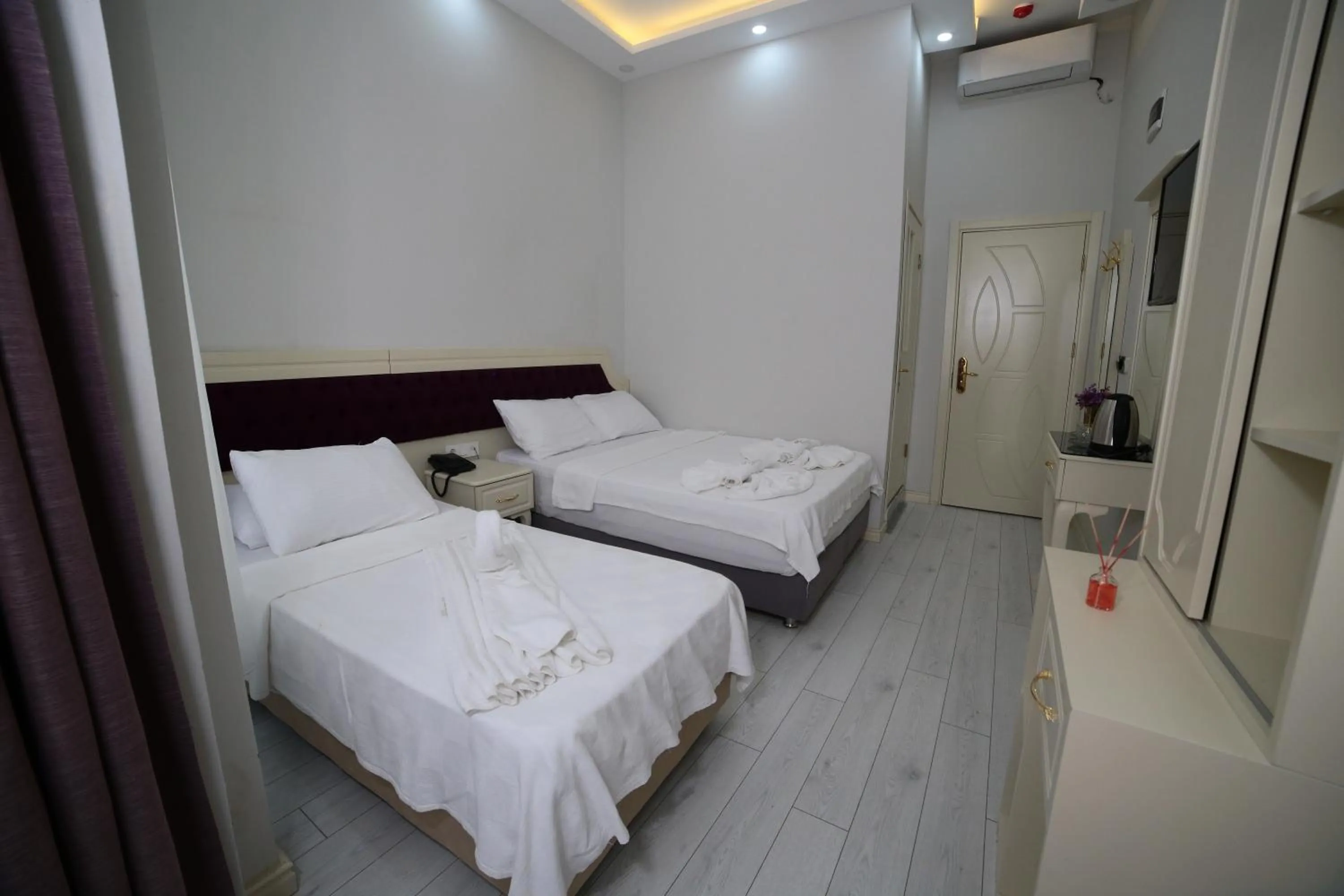 Photo of the whole room, Bed in taksim diamond hotel