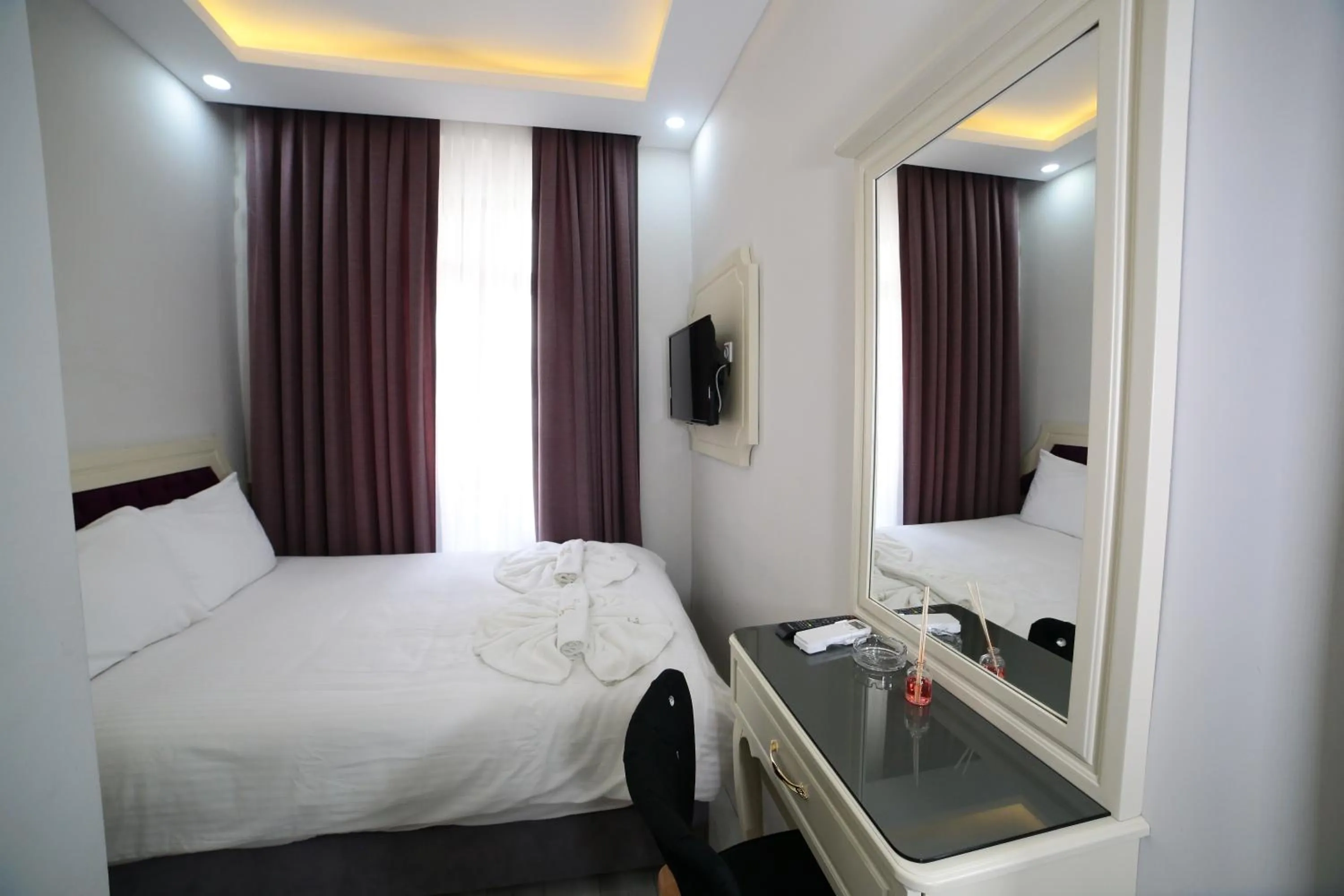 Photo of the whole room, Bed in taksim diamond hotel