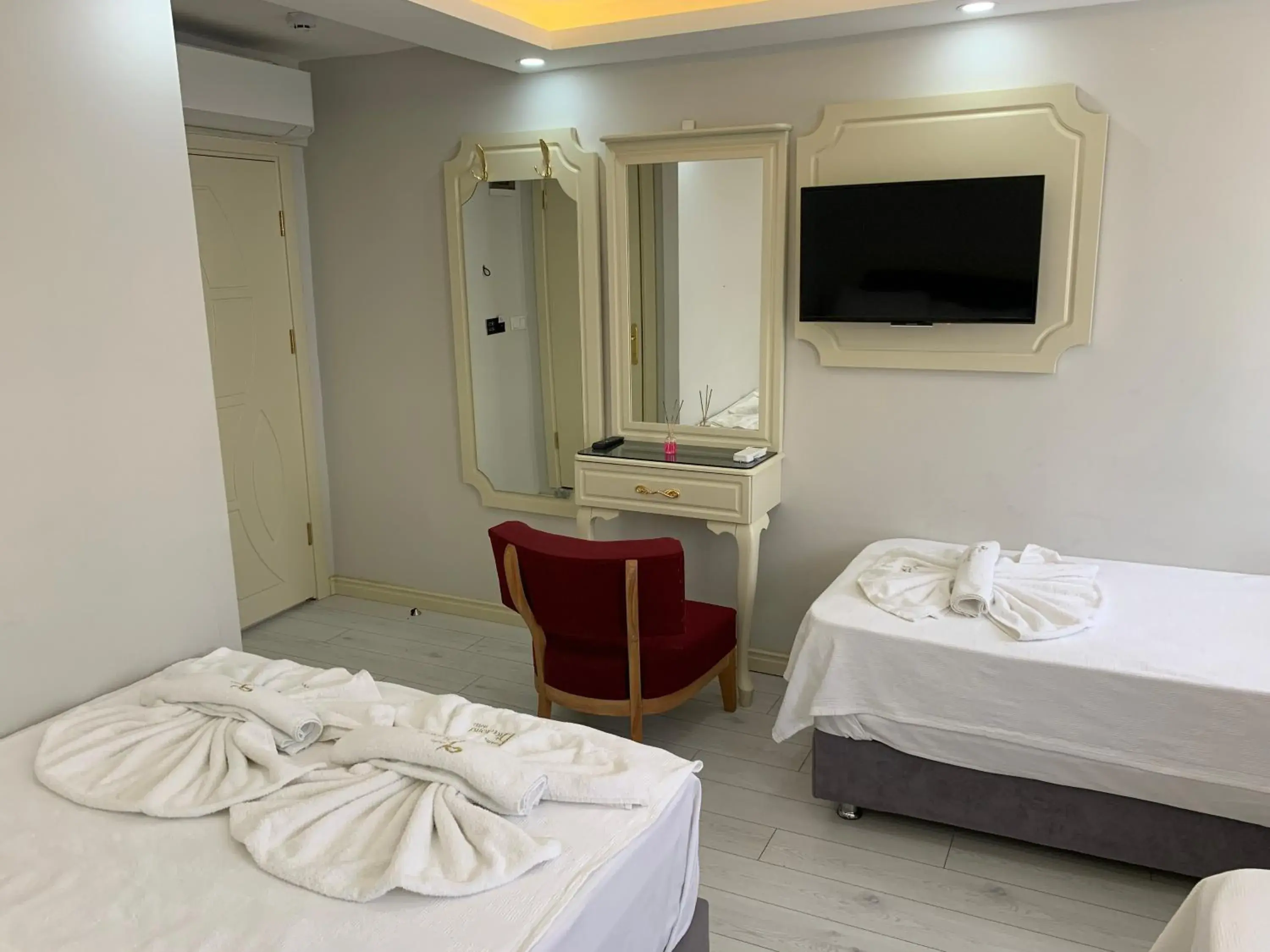 Classic Quadruple Room in taksim diamond hotel Classic Quadruple Room in taksim diamond hotel