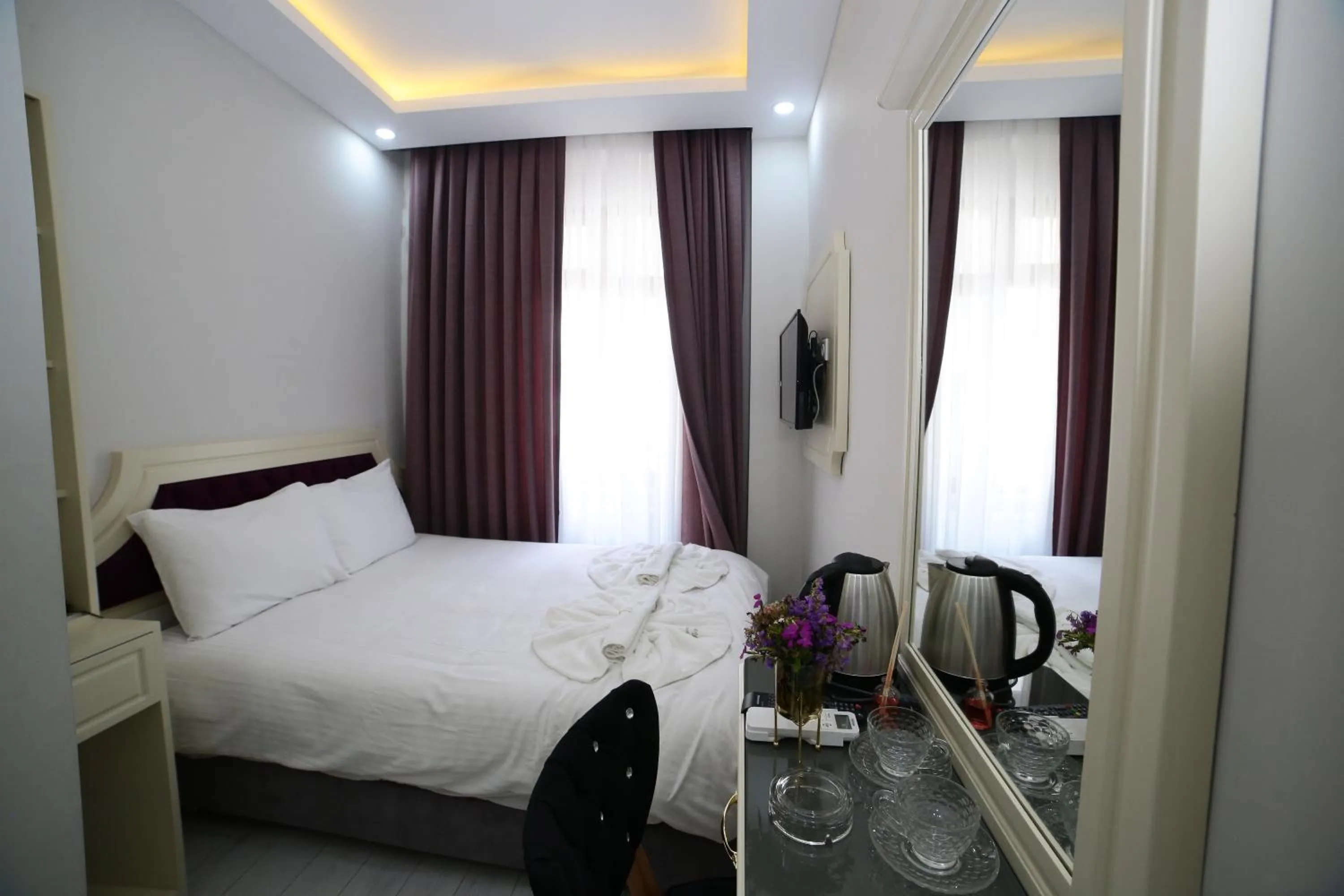 Photo of the whole room, Bed in taksim diamond hotel