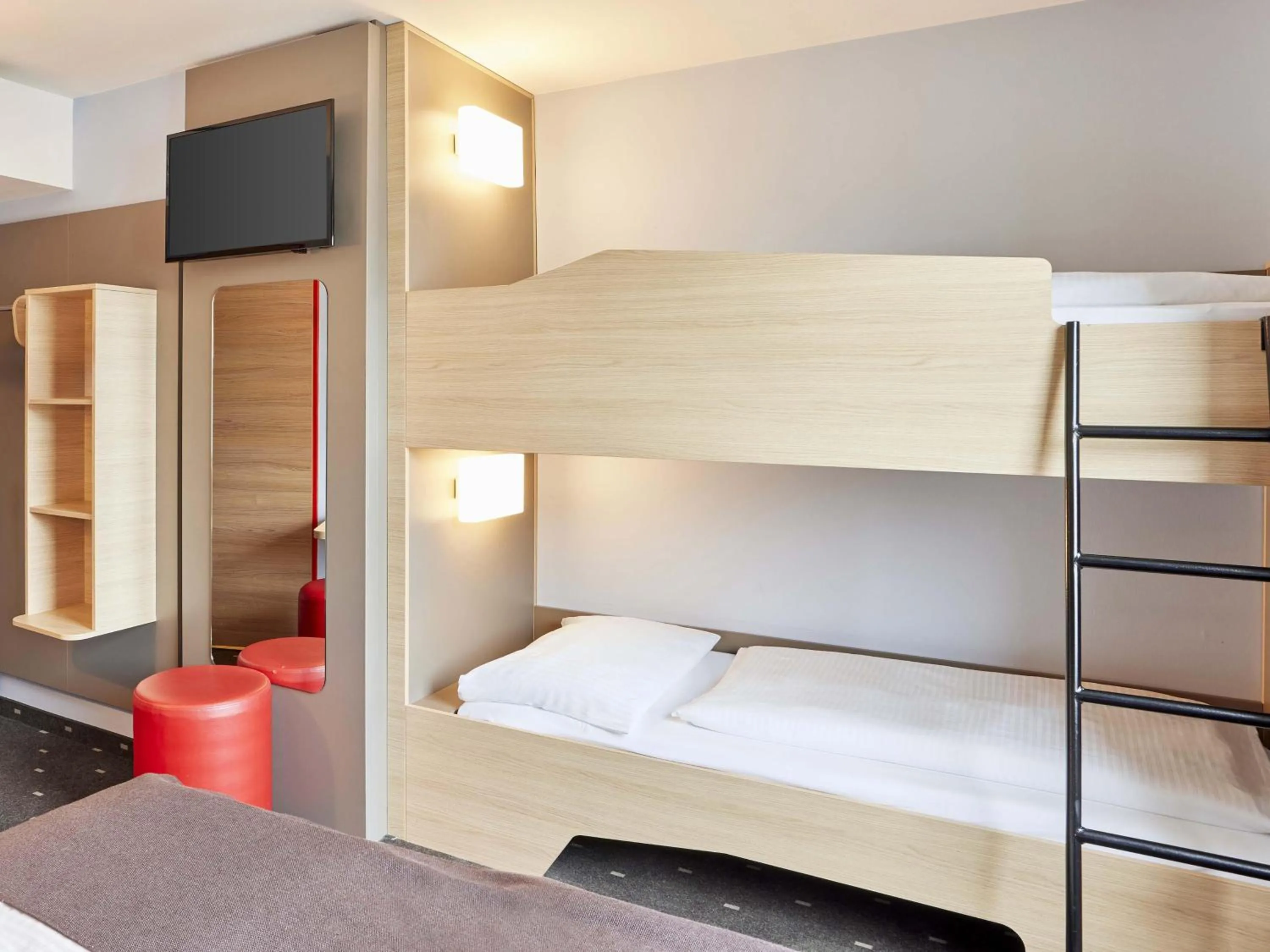 Photo of the whole room, Bed in B&B Hotel Saarbrücken-Hbf