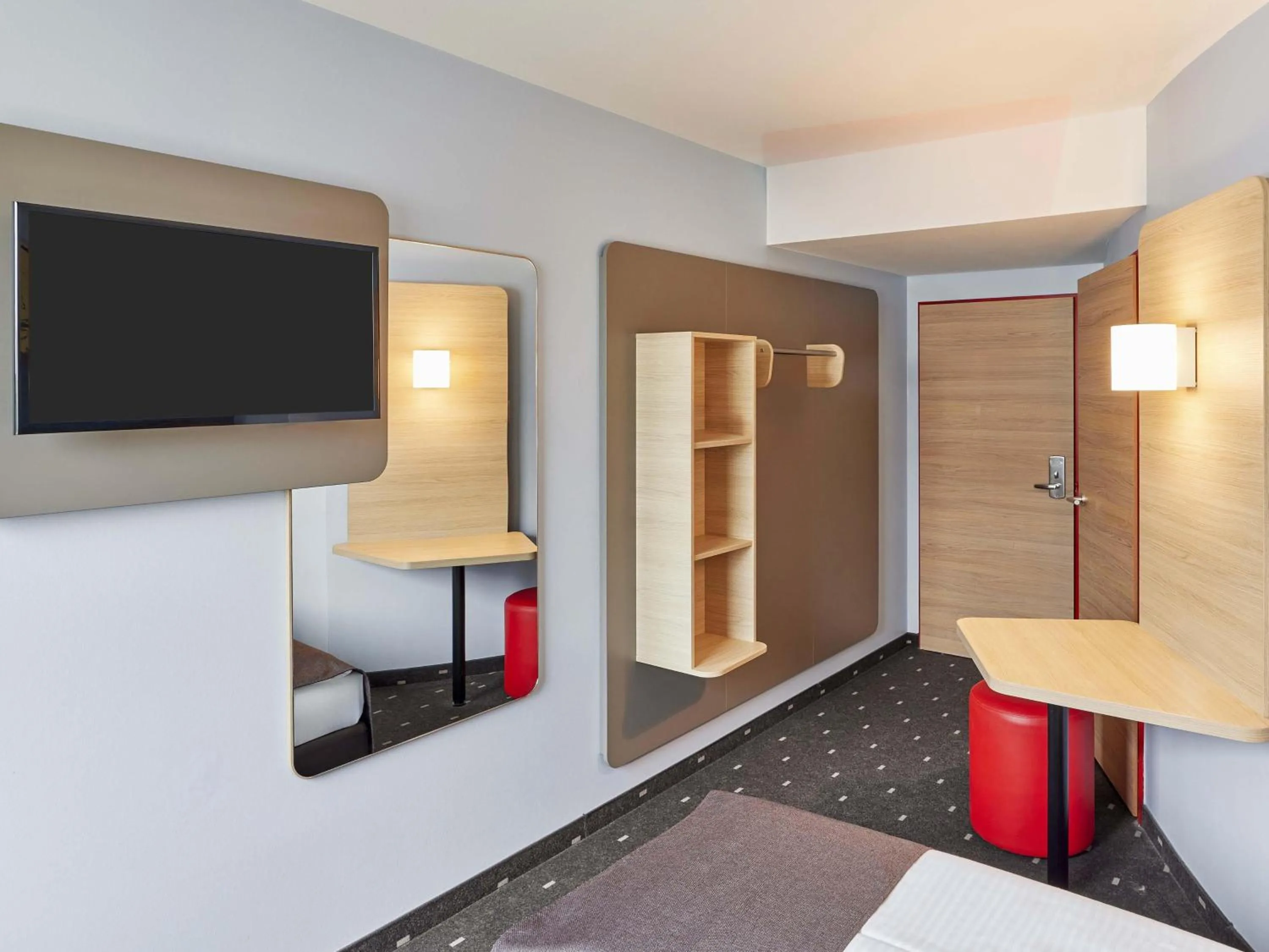 Photo of the whole room in B&B Hotel Saarbrücken-Hbf