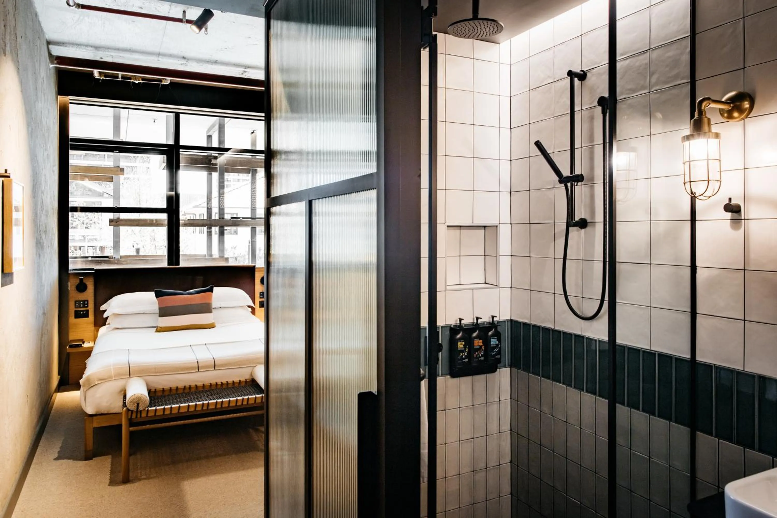 Shower, Bed in Ovolo Canberra, a Wyndham Hotel