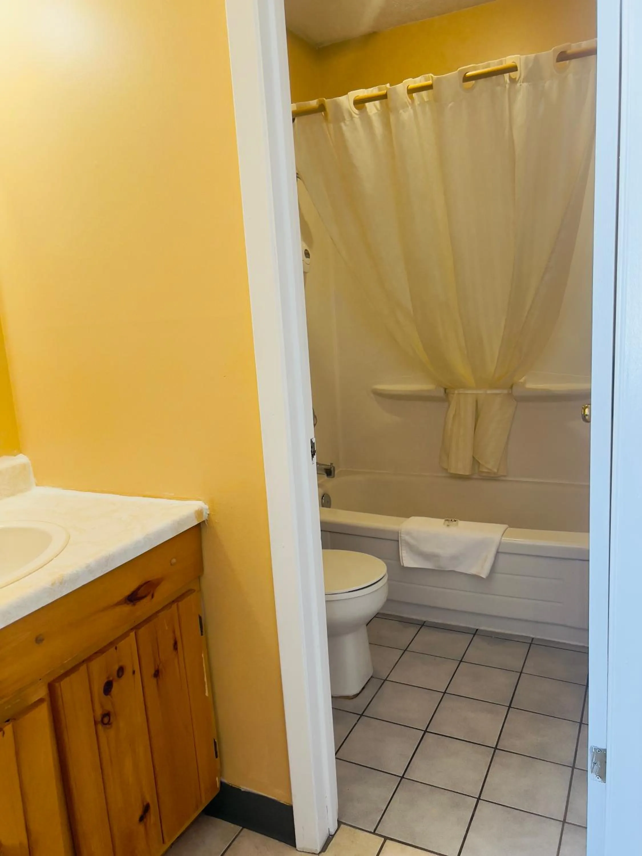 Bathroom in Glenview Cottages